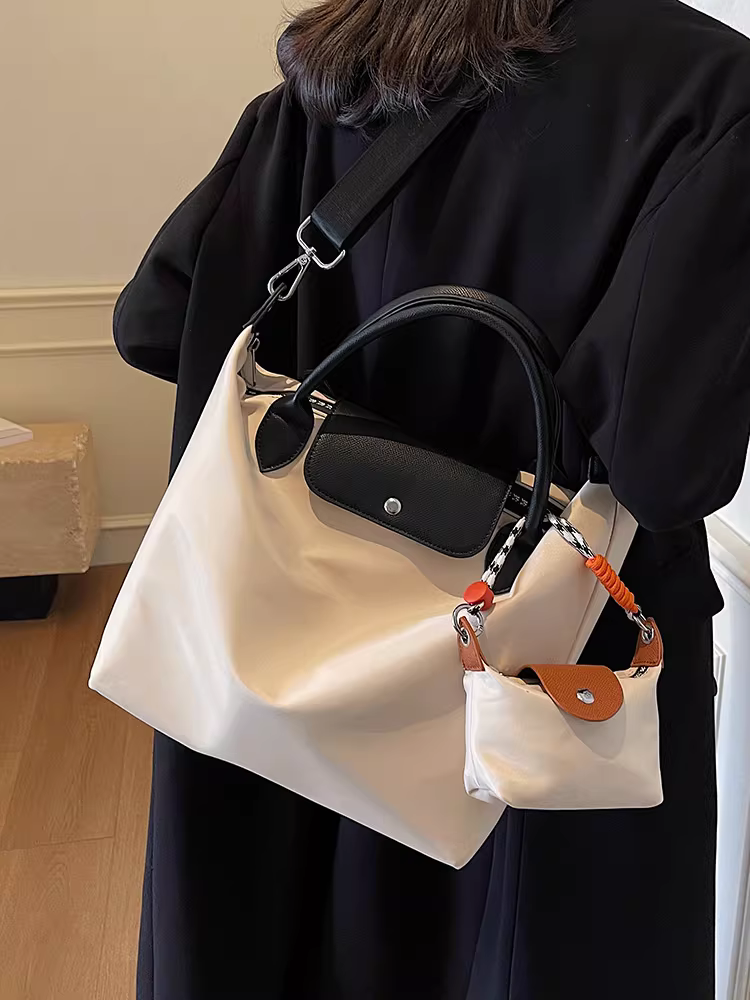 Túi nylon dành cho nữ, sức chứa lớn, túi đeo chéo đa năng thu đông 2025, túi xách đi học và đi làm.