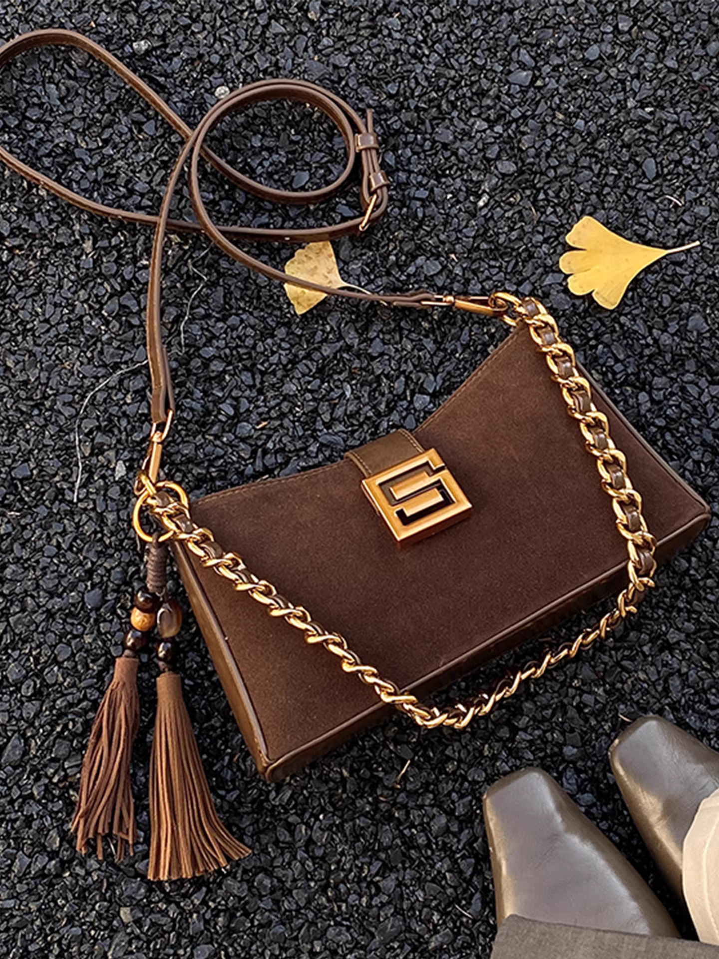 Túi xách nữ vintage mờ, thiết kế độc đáo mùa thu đông 2025, túi đeo chéo, túi đeo vai dây xích, túi bánh bao đeo nách.