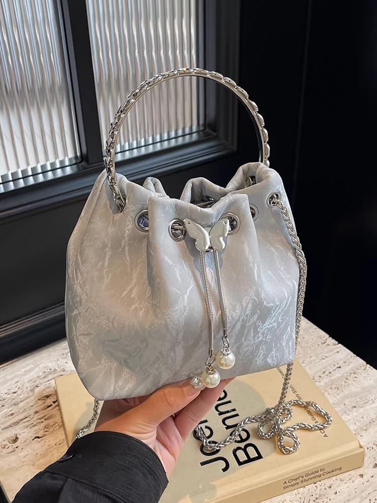 Những mẫu túi xách thời thượng được ưa chuộng năm nay dành cho nữ, túi đeo chéo nhỏ kiểu mới mùa thu đông 2025, túi xách tay xếp ly hình xô.