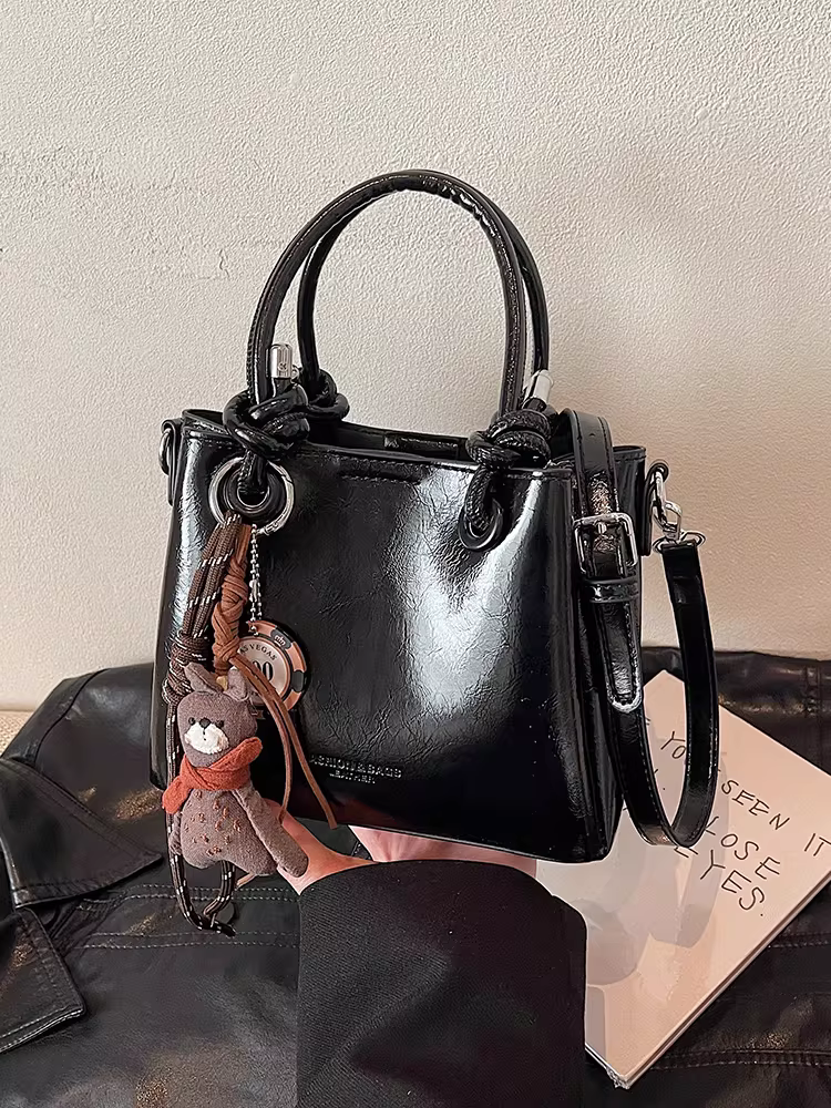 Túi nhỏ retro dành cho nữ, đa năng mùa thu đông, mẫu túi đeo chéo thời trang mới 2025, túi đeo vai nữ được ưa chuộng, túi bucket