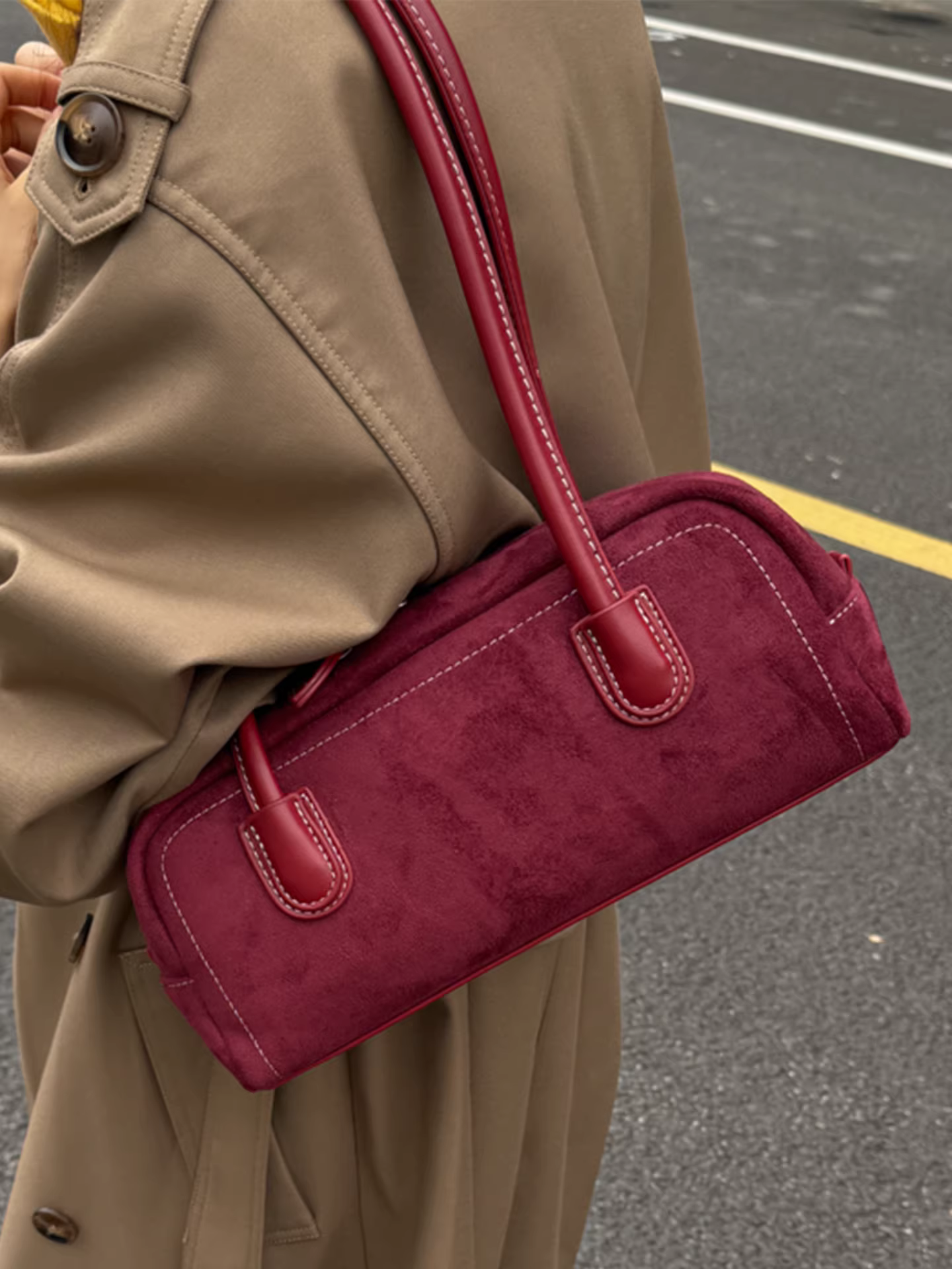 Túi xách nữ cỡ lớn, thiết kế độc đáo mùa thu đông 2025, túi đeo vai/nách, chất liệu mờ, kiểu dáng cổ điển, thích hợp đi làm.