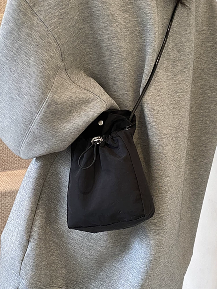 Túi điện thoại vải canvas nữ, đeo chéo, kiểu mới 2025, đa năng, thiết kế độc đáo, ví đựng tiền xu đeo vai đơn, túi nhỏ cao cấp.