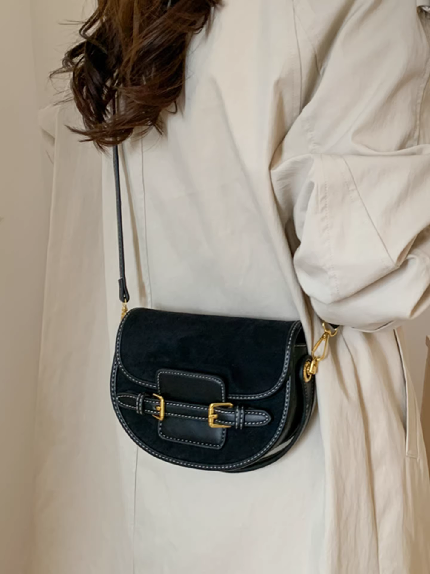 Túi xách nữ cao cấp mùa thu đông, chất liệu lì retro kiểu dáng mới 2025, túi đeo chéo thời thượng, túi yên ngựa hot trend trên mạng xã hội.