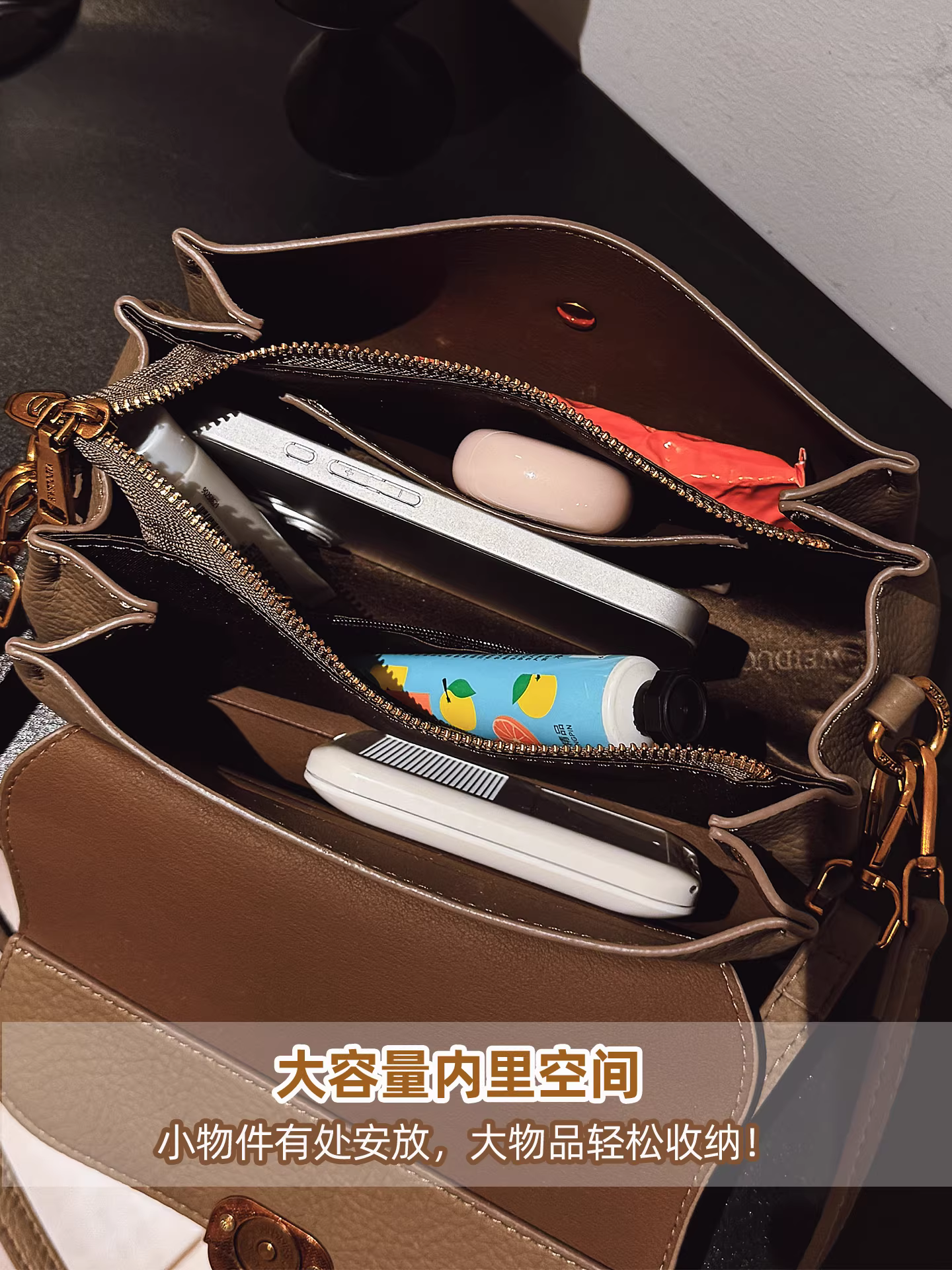 Túi xách nữ cao cấp thời trang, thiết kế độc đáo mùa thu đông 2025, phong cách giản dị, kiểu dáng retro, đeo chéo, dáng gối