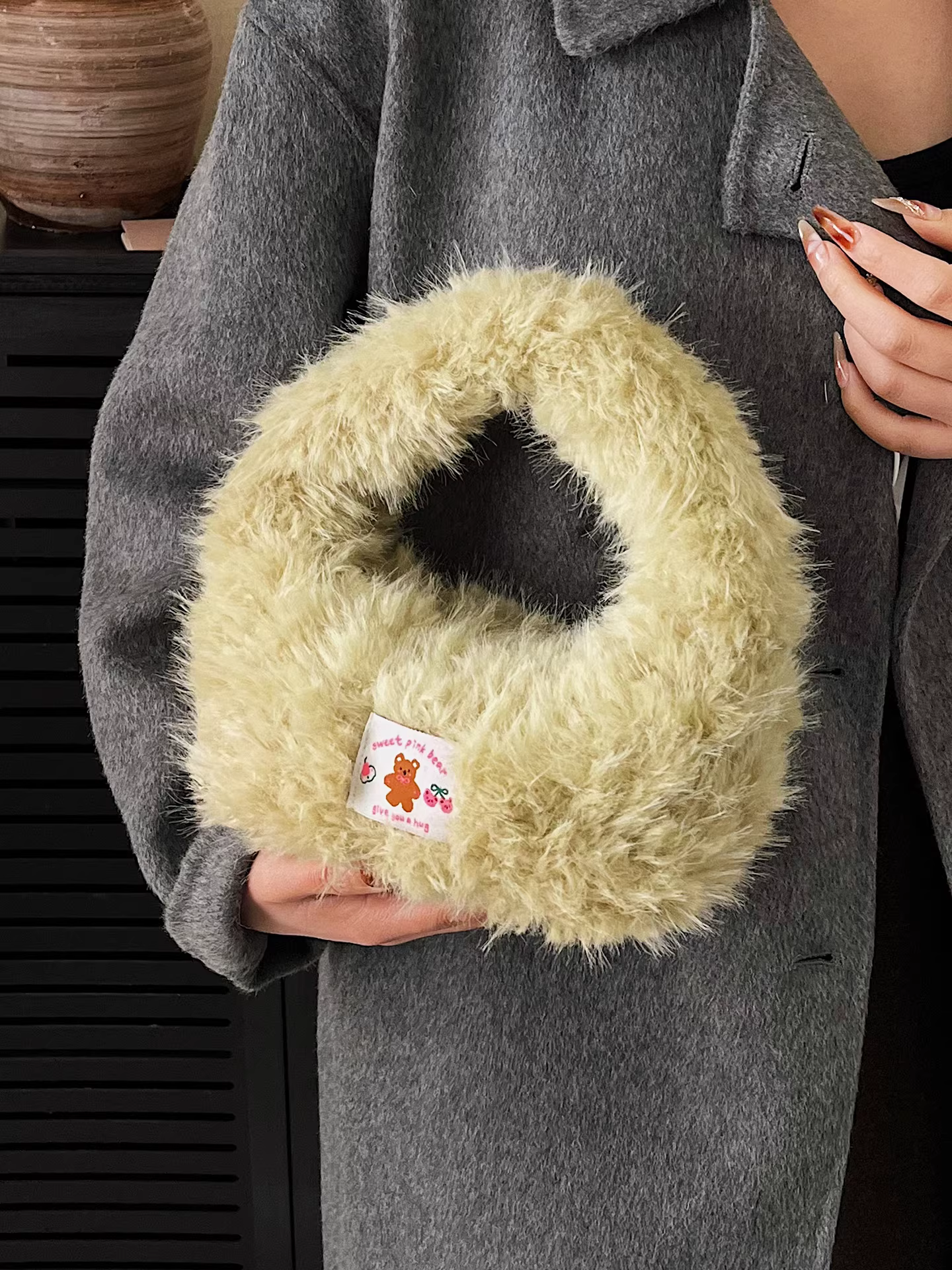 Túi xách lông mềm dành cho nữ, thiết kế độc đáo mùa thu đông 2025, túi xách siêu hot, túi bucket lông cao cấp