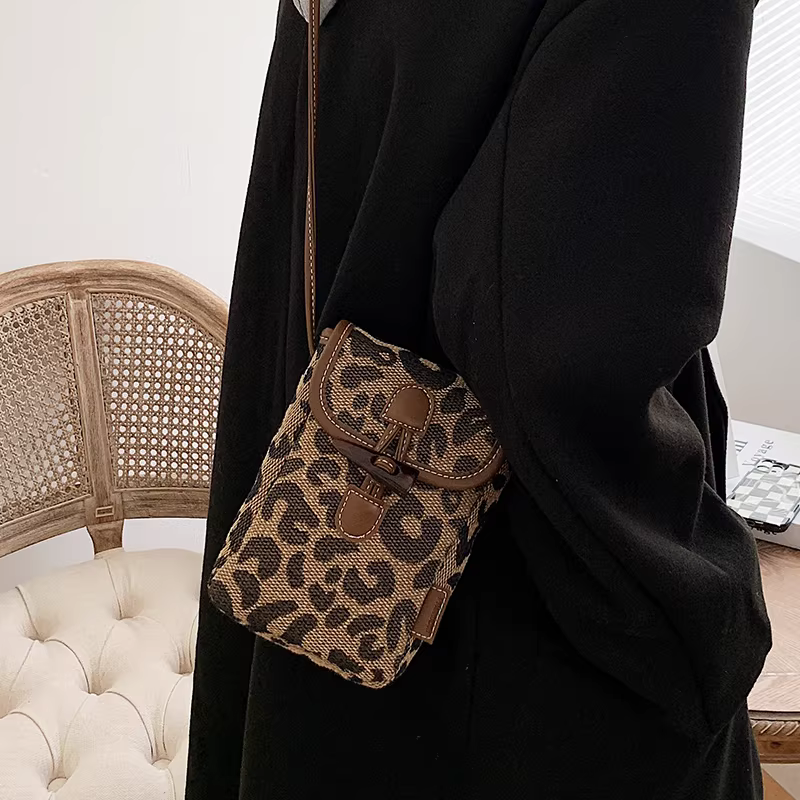 Túi nhỏ đựng điện thoại 2025 mẫu mới thời trang nữ túi đeo chéo cao cấp xuân hè độc đáo hot túi điện thoại