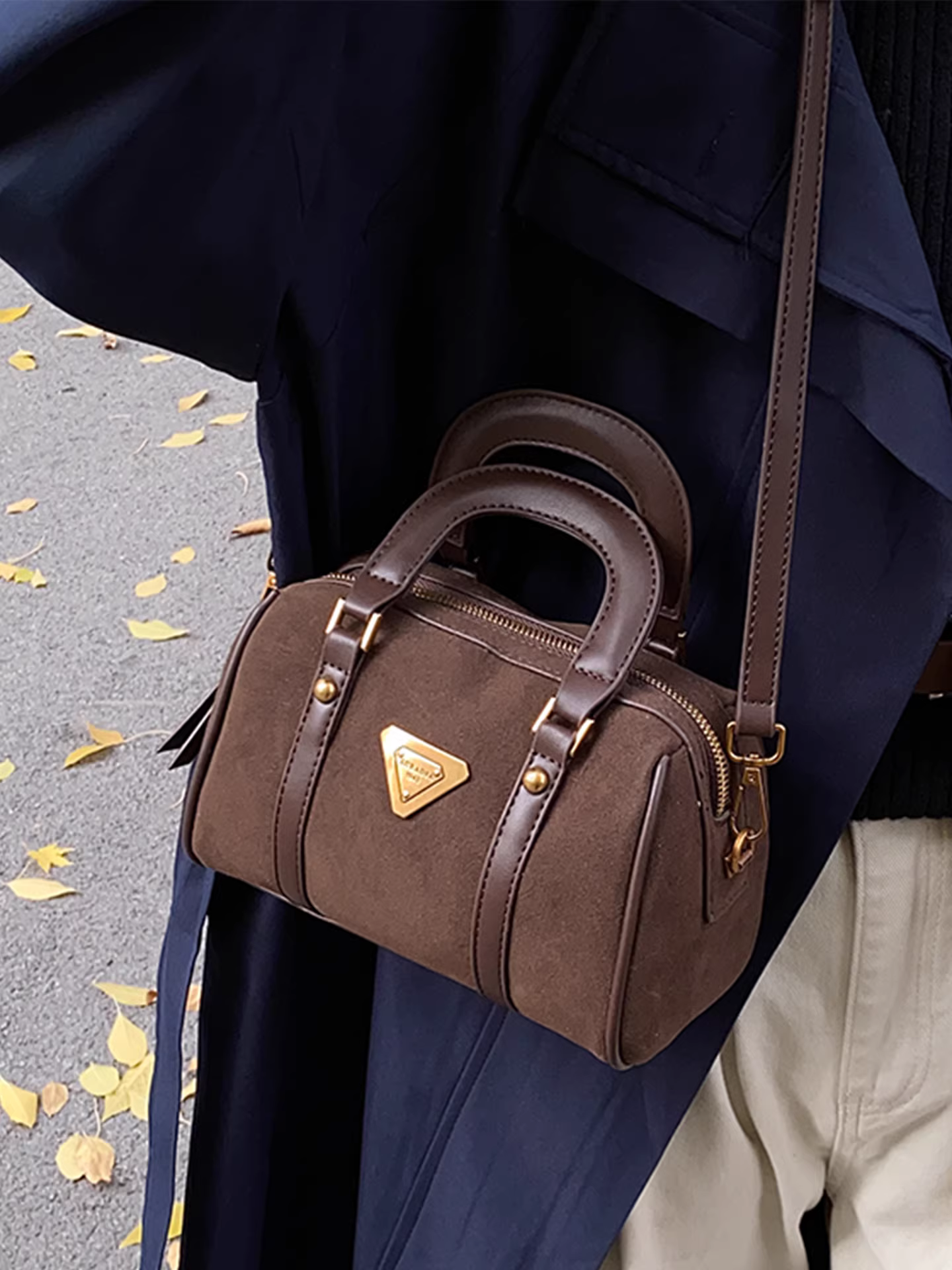 Túi nhỏ phong cách retro mờ nhám dành cho nữ, đa năng cho mùa thu đông, mẫu túi đeo chéo thiết kế độc đáo thời trang mới năm 2025, túi cầm tay kiểu gối.