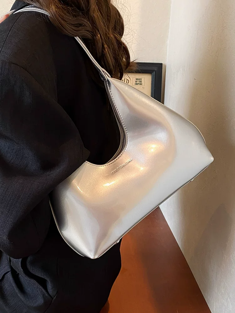 Túi đeo nách nữ 2025 mẫu mới Ancora đỏ độc đáo cao cấp thời thượng hợp xu hướng hot trên mạng bán chạy túi đeo vai hình lưỡi liềm