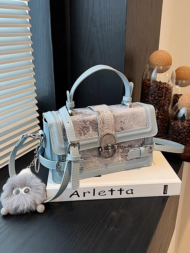 Túi xách nhỏ cao cấp dành cho nữ, mẫu mới thu đông 2025, túi đeo chéo đa năng, túi vuông nhỏ thời thượng và được ưa chuộng.