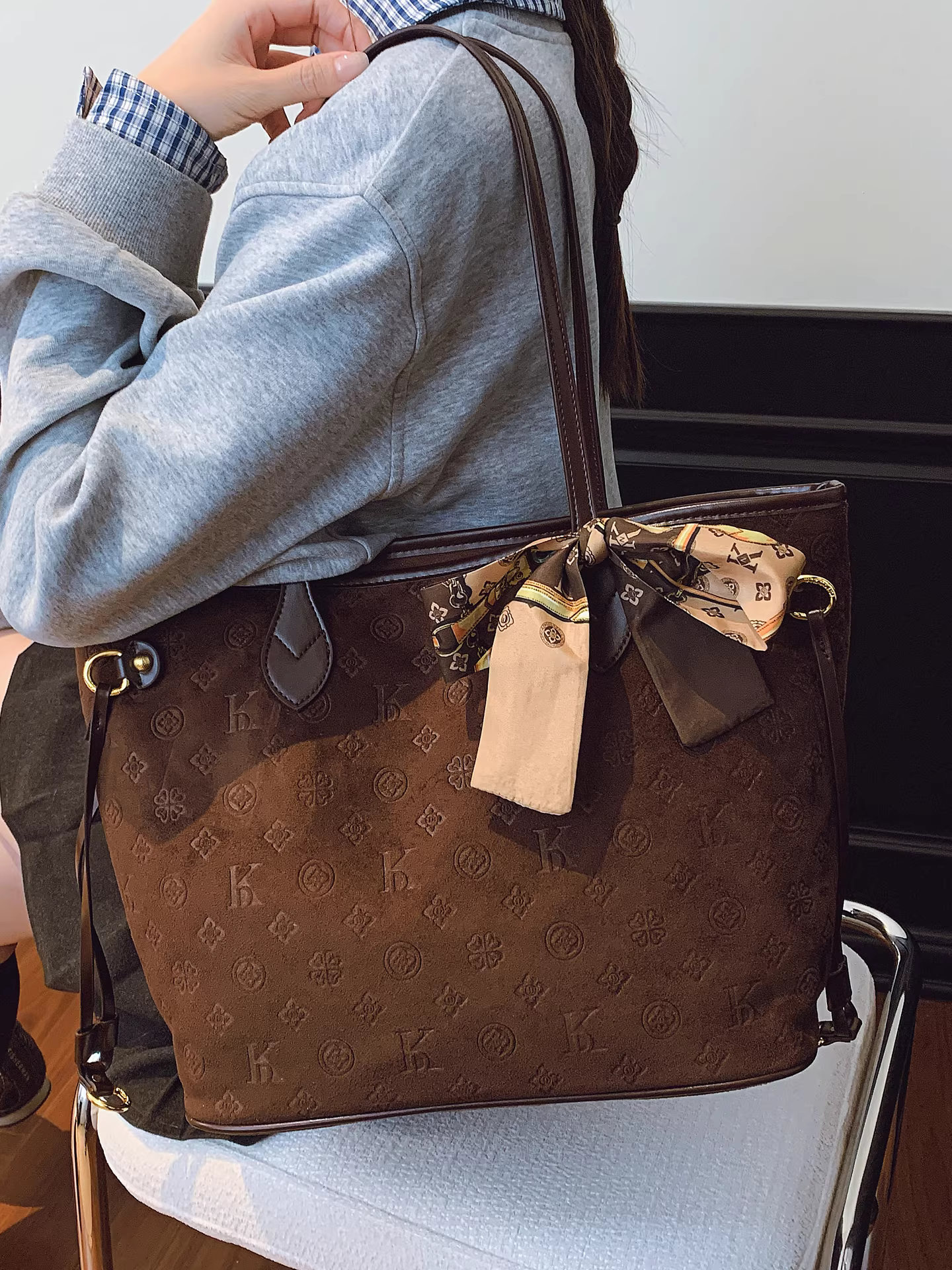 Túi da lộn nữ, dung tích lớn, mẫu mới thu đông 2025, túi đeo vai retro, túi tote học sinh, phong cách giản dị