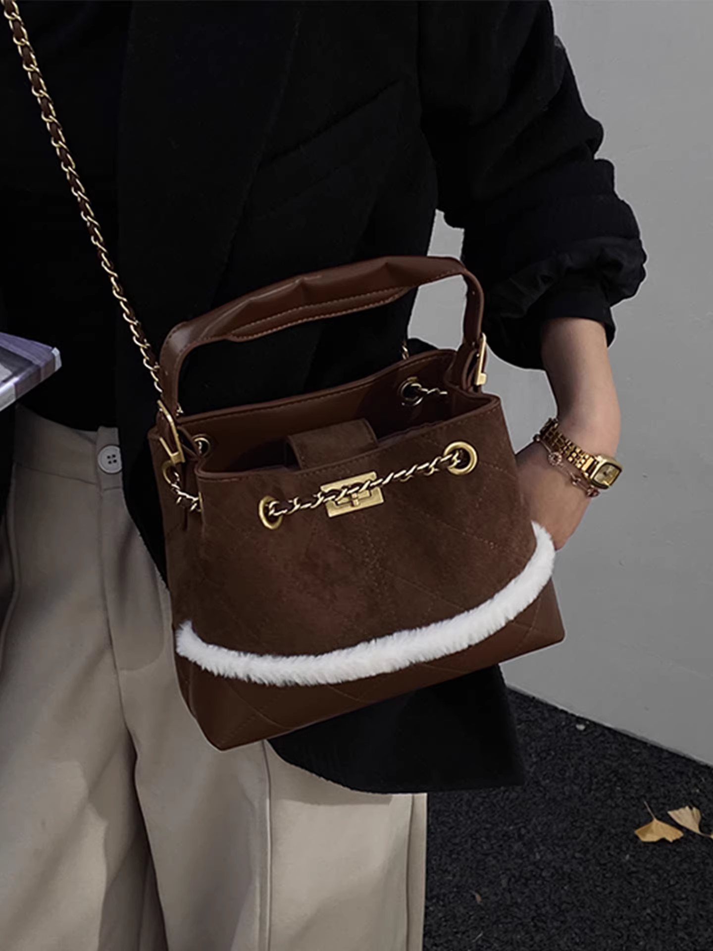 Túi đeo chéo nữ chất liệu lông mềm kiểu retro, dung tích lớn, mẫu mới thu đông 2025, túi tote đi làm