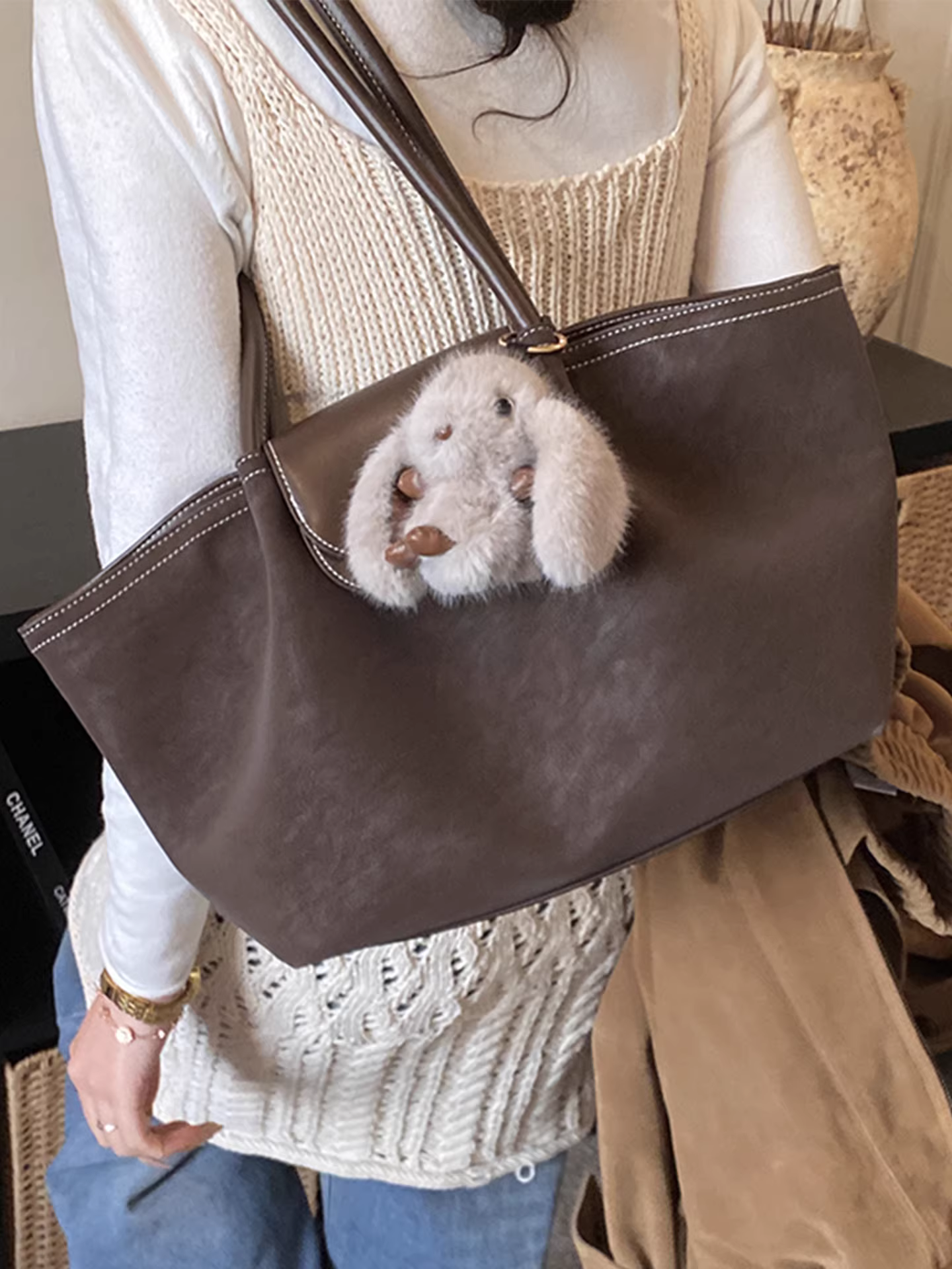 Túi tote rất thời trang dành cho nữ, sức chứa lớn, mẫu mới thu đông 2025, túi đeo vai đa năng, phong cách retro, thích hợp cho học sinh, sinh viên và đi làm.