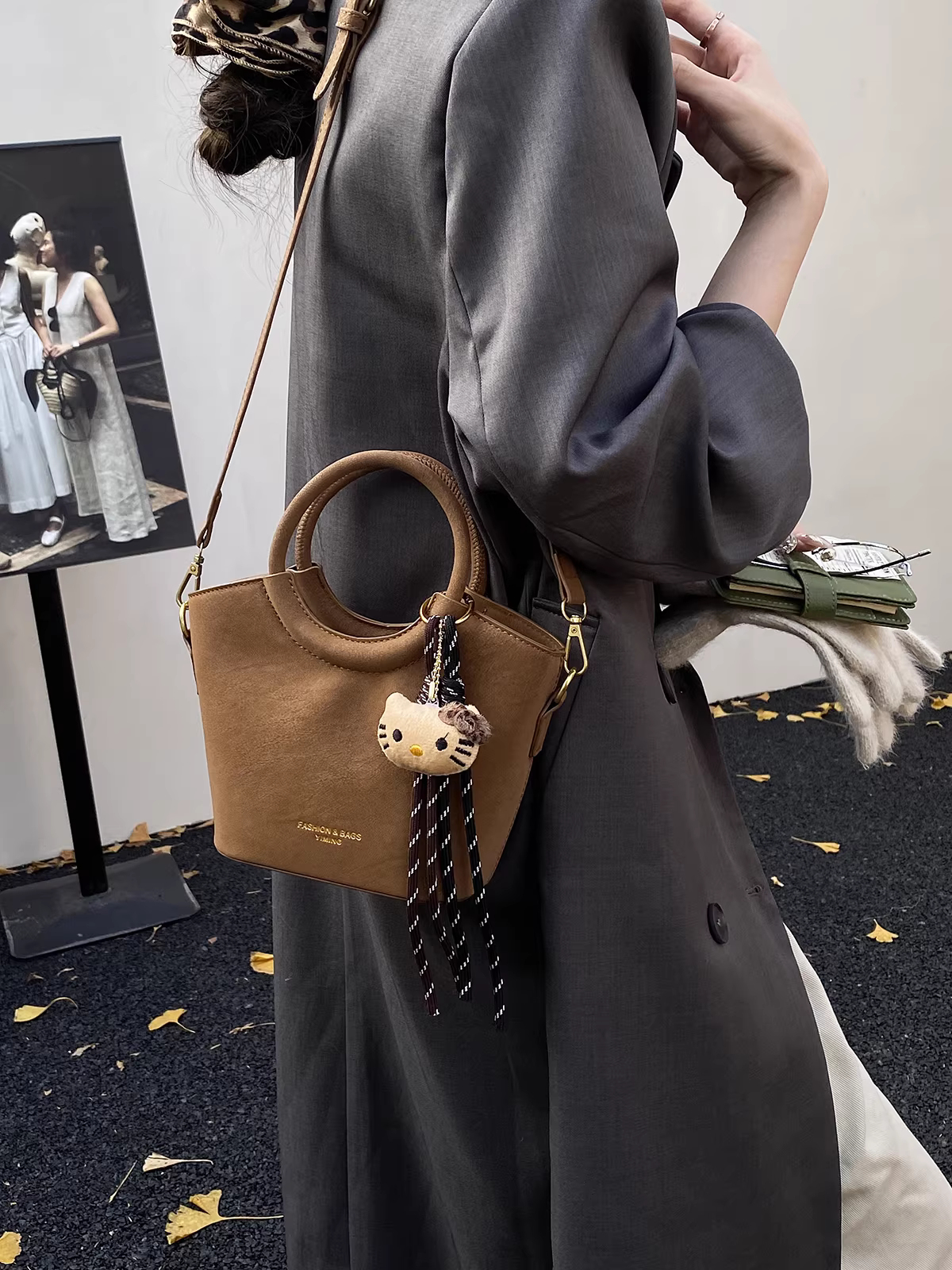 Túi nhỏ retro dành cho nữ, đa năng mùa thu đông, thiết kế độc đáo mới năm 2025, túi đeo chéo một bên vai, túi xách tay kiểu xô đang thịnh hành