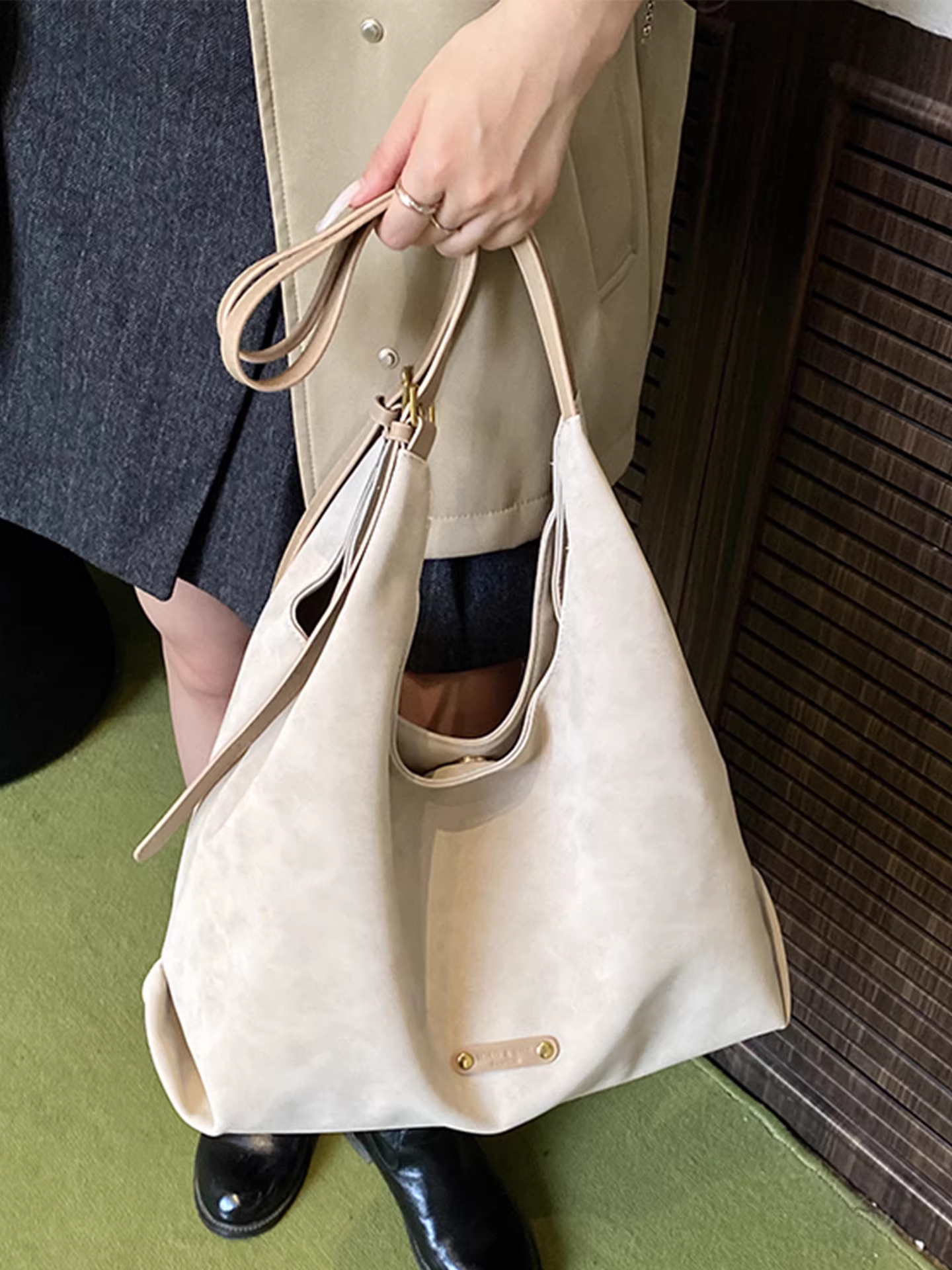 Túi đeo chéo nữ phong cách retro, dung tích lớn, mẫu mới hè 2025, túi đeo vai/túi tote đi làm