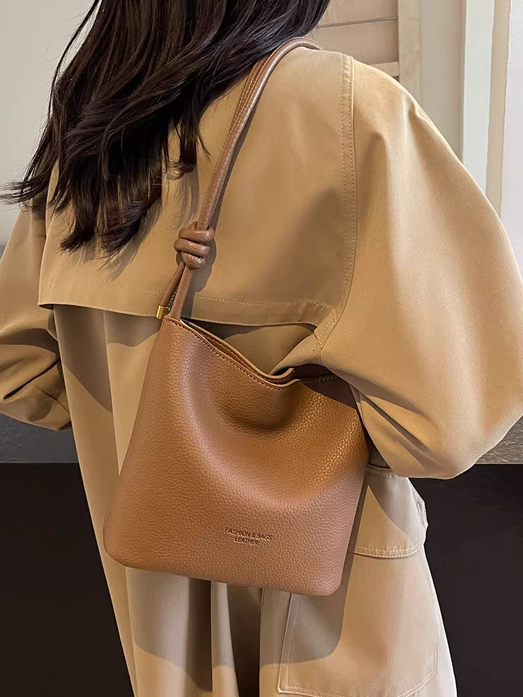 Túi xách nữ kiểu mới 2025, túi đeo vai dáng xô hot trend thu đông, phong cách retro đa năng, đơn giản, cao cấp