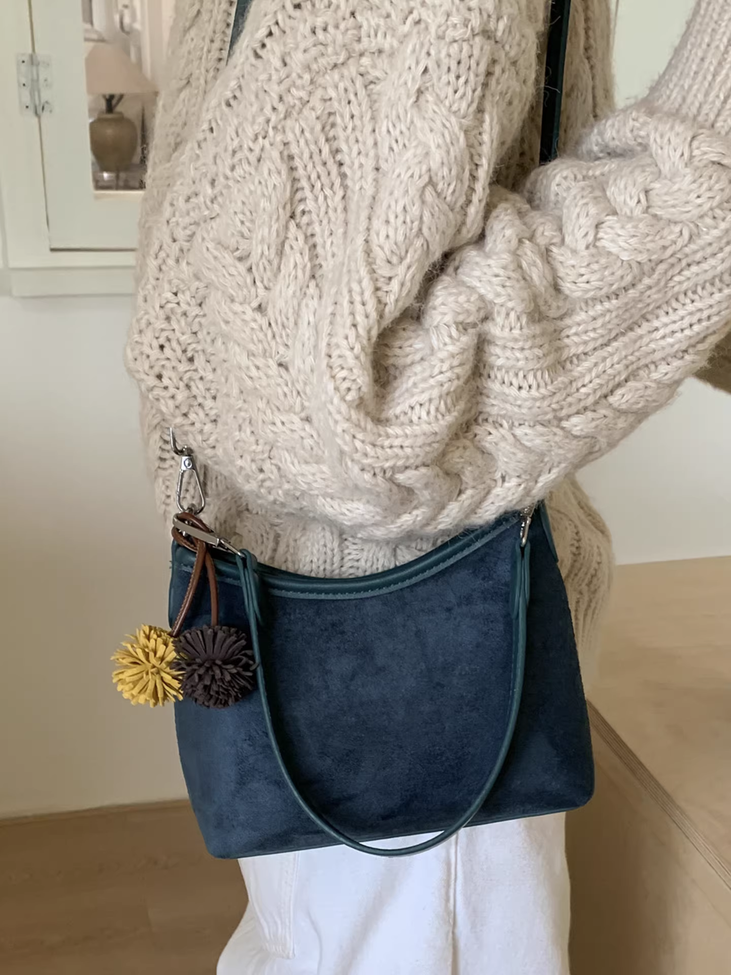 Túi da lộn nữ, mẫu mới thu đông 2025, túi đeo chéo đa năng, thiết kế cá tính, túi đeo vai/nách kiểu xô.