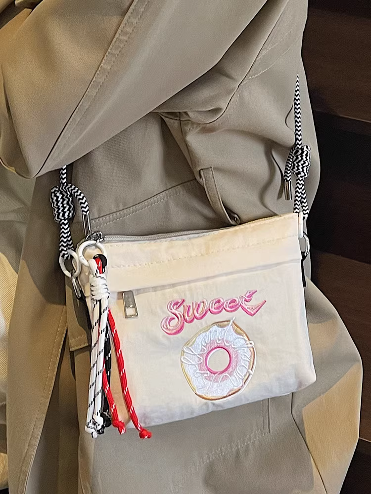 Túi vải canvas nữ, đa năng cho mùa hè, mẫu mới 2025, túi đeo chéo một bên vai, phong cách Hàn Quốc, túi vải ins, túi vuông nhỏ giản dị.