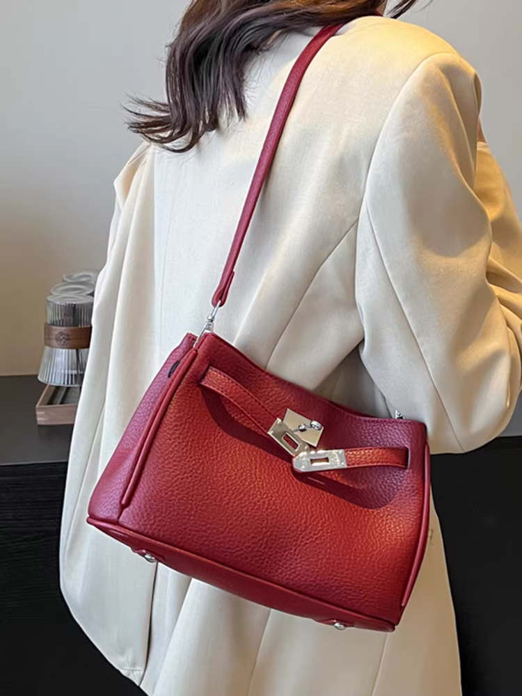 Túi xách nữ màu đỏ xuân hè 2025 thời trang mới đeo chéo một bên vai phong cách Hàn Quốc cao cấp kiểu Kelly