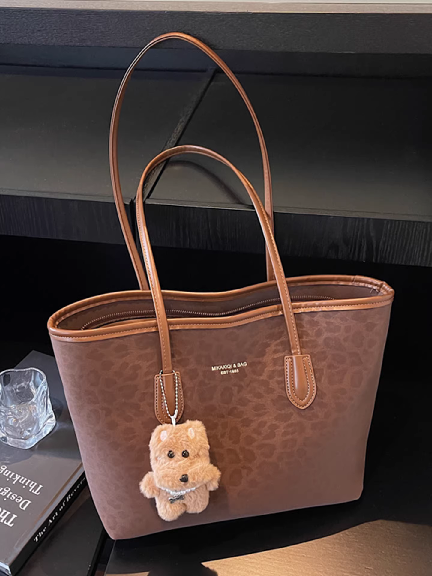 Túi xách họa tiết da báo dành cho nữ, dung tích lớn, mẫu mới thu đông 2025, túi đeo vai retro, túi tote giản dị dành cho sinh viên đi học