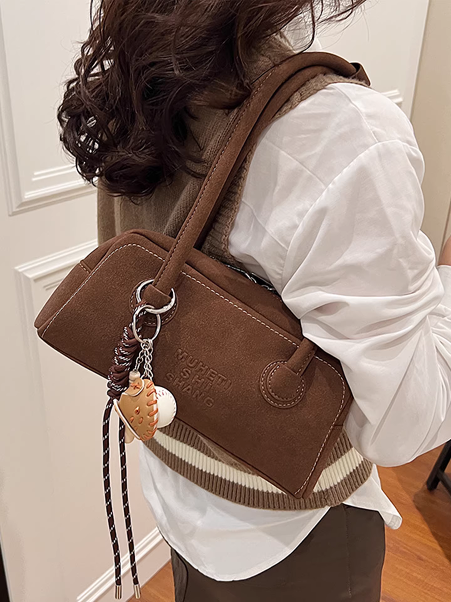 Túi đeo chéo nữ phong cách retro, dung tích lớn, mẫu mới thu đông 2025, túi đeo vai/nách, túi đựng đồ đi làm