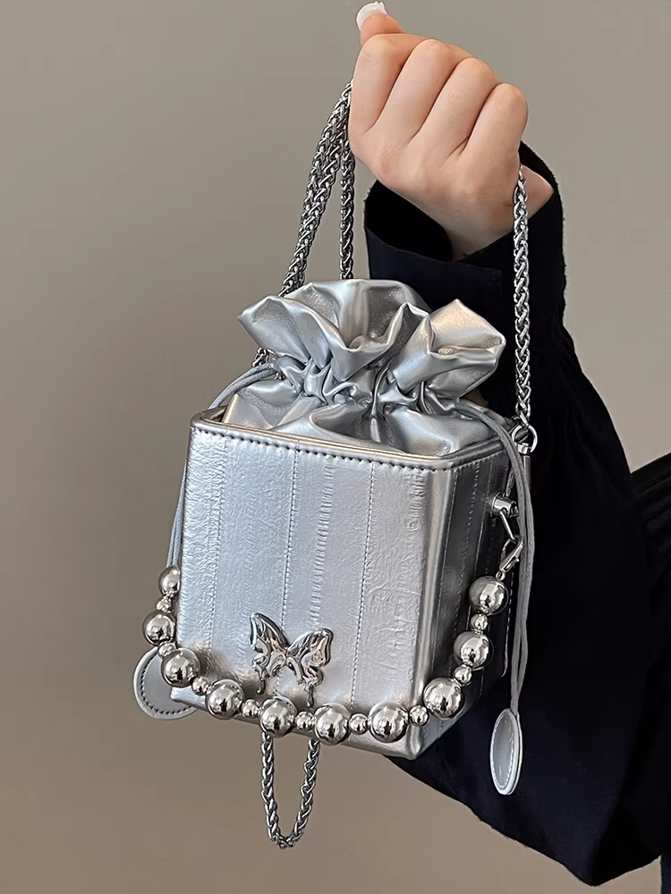 Túi đeo chéo nữ cao cấp, kiểu dáng độc đáo, mẫu mới 2025, mùa thu đông, màu bạc, đa năng, dây xích