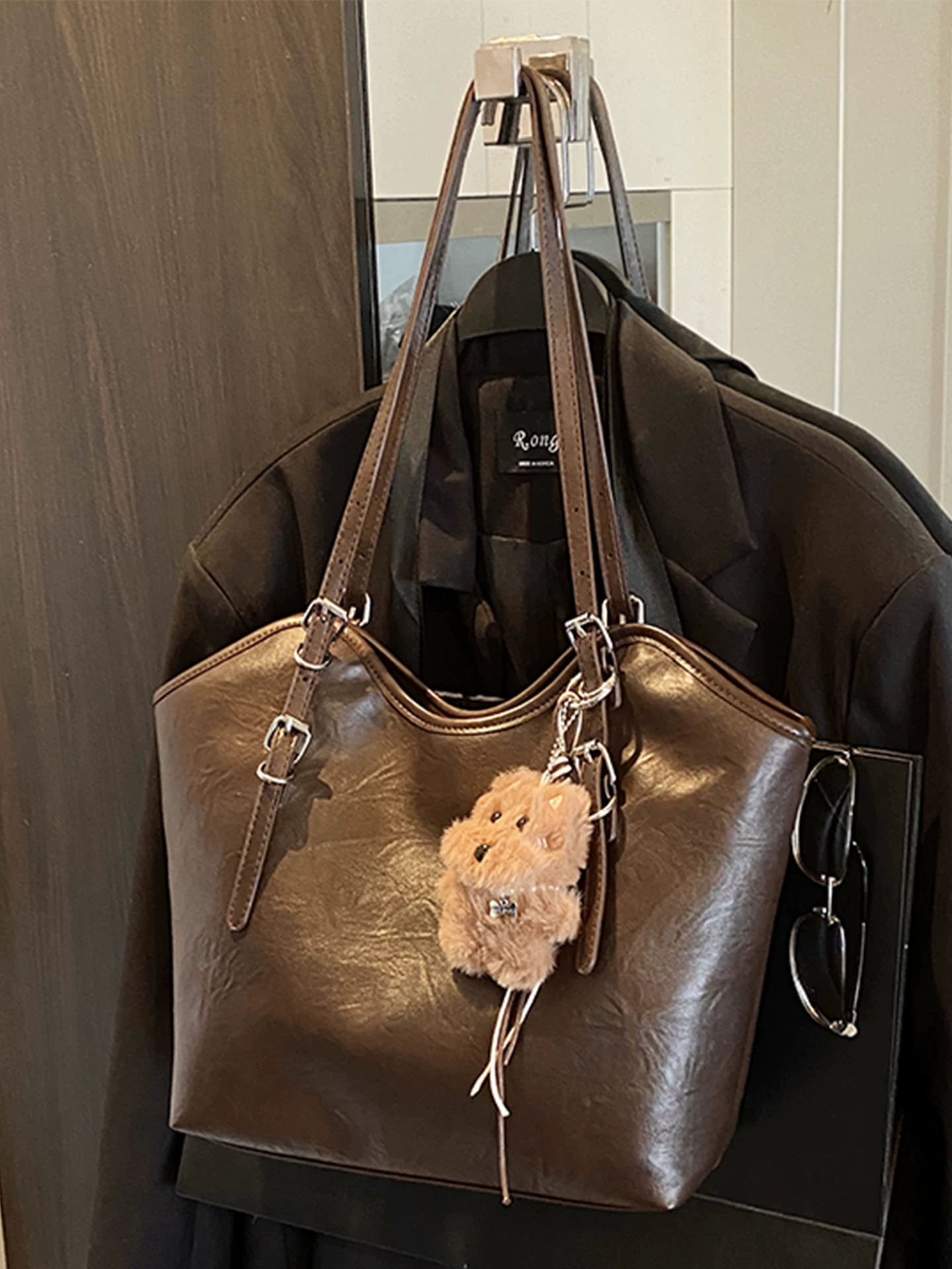 Túi xách nữ dung tích lớn, phong cách retro 2025 mới, giản dị, đa năng, túi đeo vai đơn giản, chất liệu cao cấp, túi tote đi làm