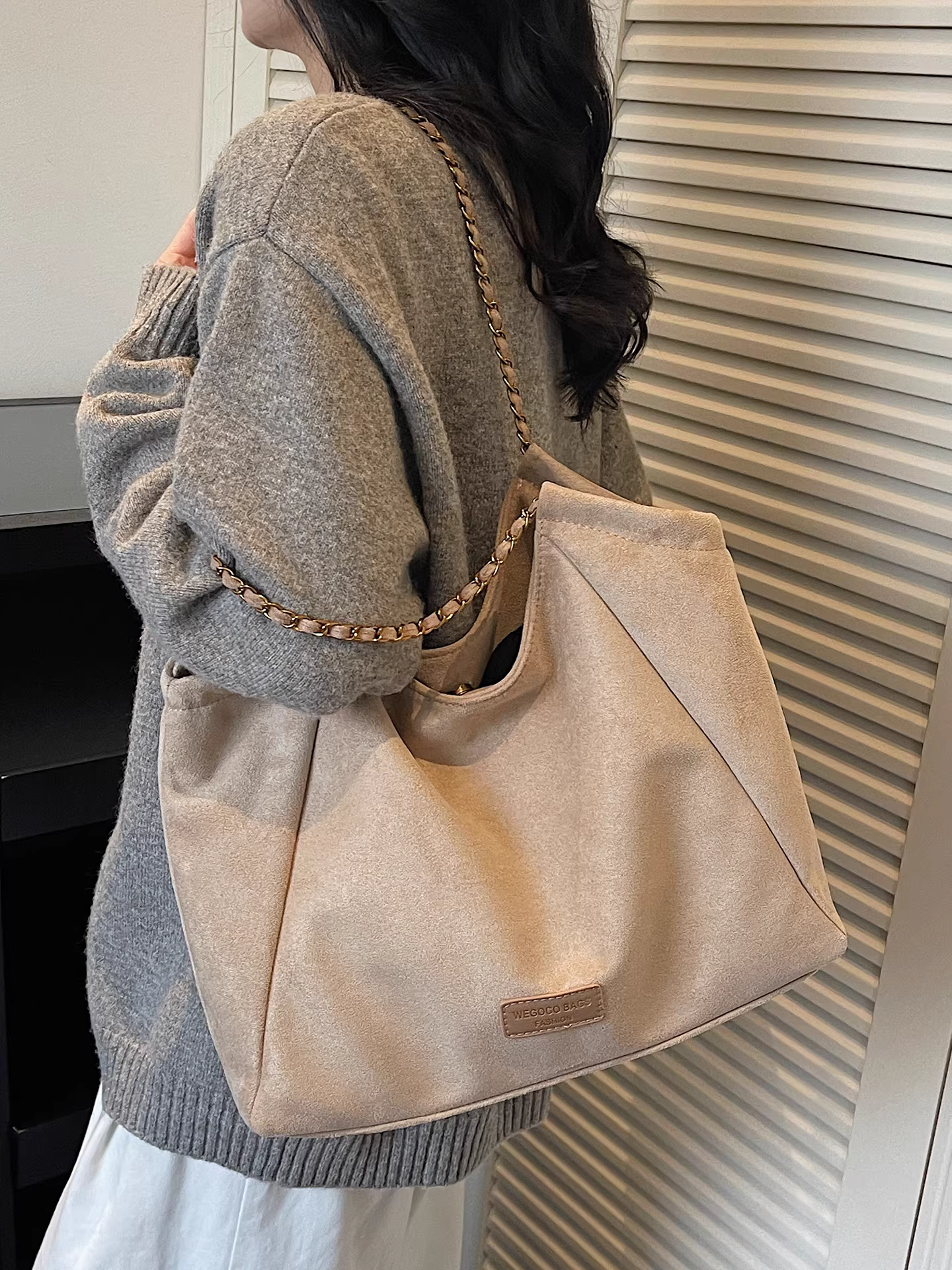 Túi da lộn nữ, dung tích lớn, mẫu mới thu đông 2025, túi đeo chéo retro, túi tote học sinh