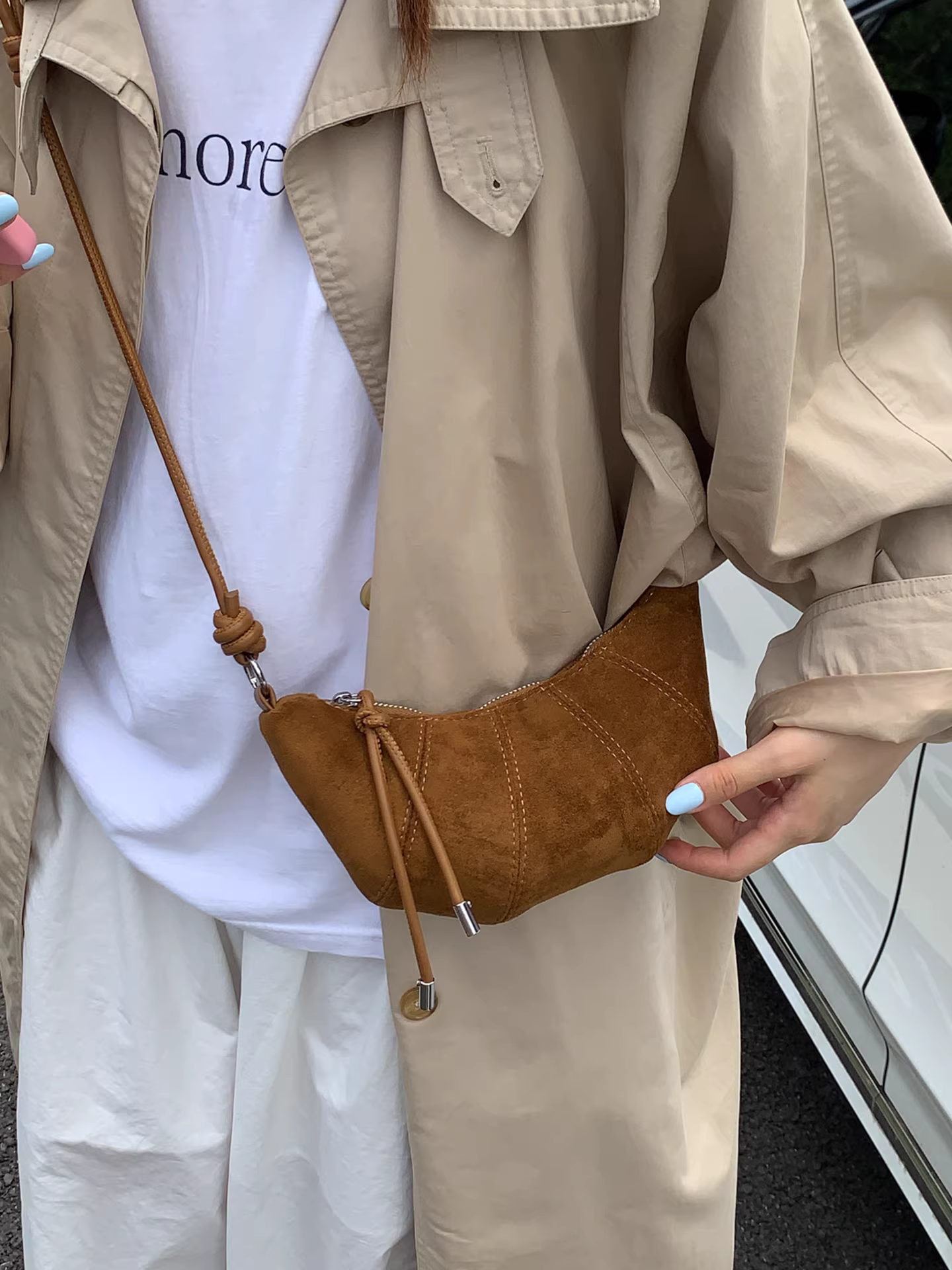 Túi xách thiết kế độc đáo dành cho nữ 2025, mẫu hè mới, chất liệu mờ, kiểu retro, đeo chéo, túi hình sừng, thời thượng, bán chạy, kiểu túi bánh bao