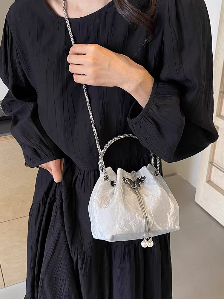 Túi đeo chéo nữ kiểu Hàn Quốc cao cấp đa năng, thiết kế độc đáo mùa thu đông 2025, dây xích