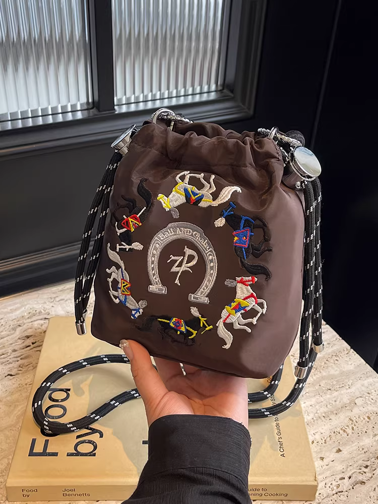 Túi đeo chéo vải cao cấp phong cách Hàn Quốc đa năng, mẫu mới thu đông 2025, thiết kế độc đáo dành cho nữ