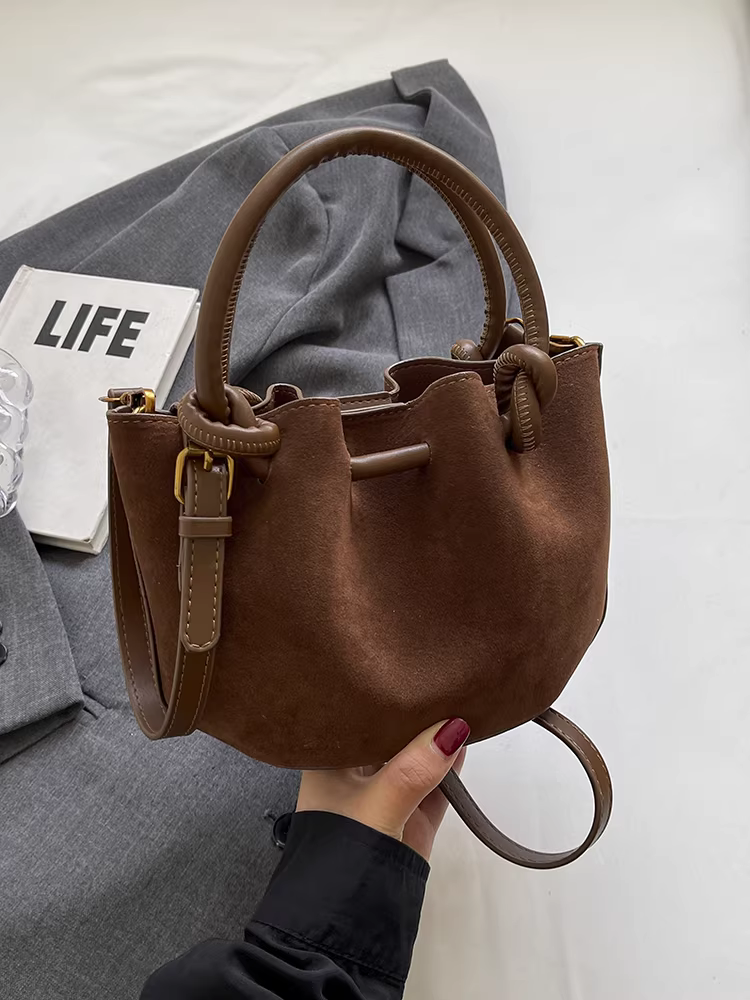 Túi xách cao cấp dành cho nữ, mẫu mới thu đông 2025, túi đeo chéo vintage mờ, túi xách nữ kiểu xếp ly hình xô