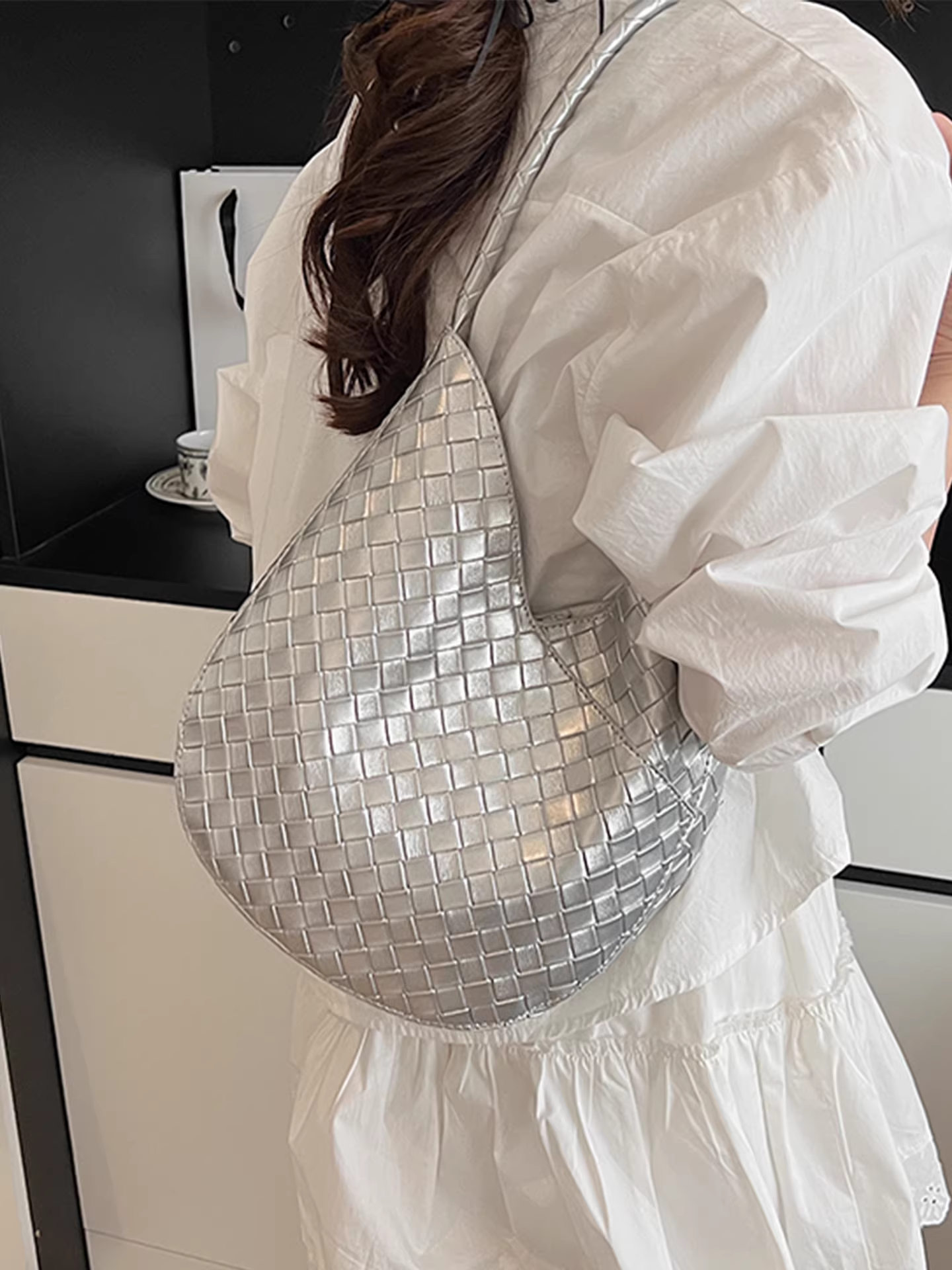 Túi xách nữ thời thượng năm nay, dung tích lớn, mẫu mới hè 2025, đa năng, kiểu dáng may chần, đeo vai, túi đeo chéo