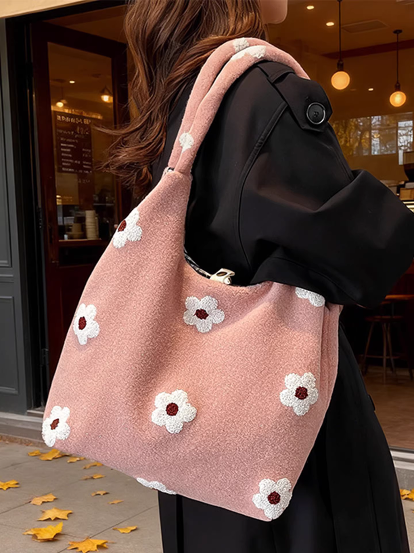 Túi xách lông mềm dành cho nữ, dung tích lớn, mẫu mới thu đông 2025, túi đeo vai đa năng, túi tote lông thú dành cho sinh viên đi học.