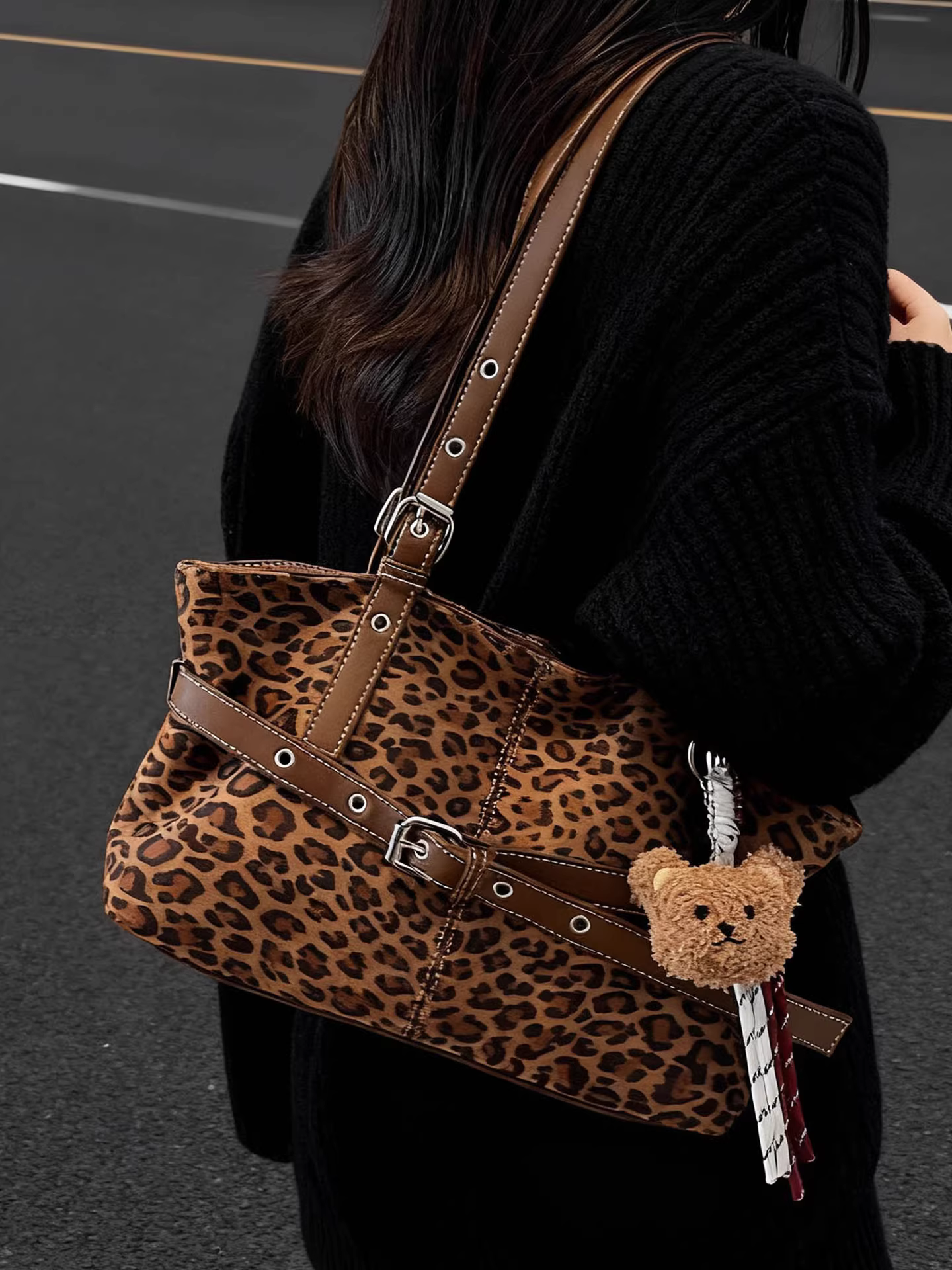Túi xách họa tiết da báo dành cho nữ, dung tích lớn, mẫu mới thu đông 2025, chất liệu da lộn, túi đeo vai, túi tote đi làm thường ngày
