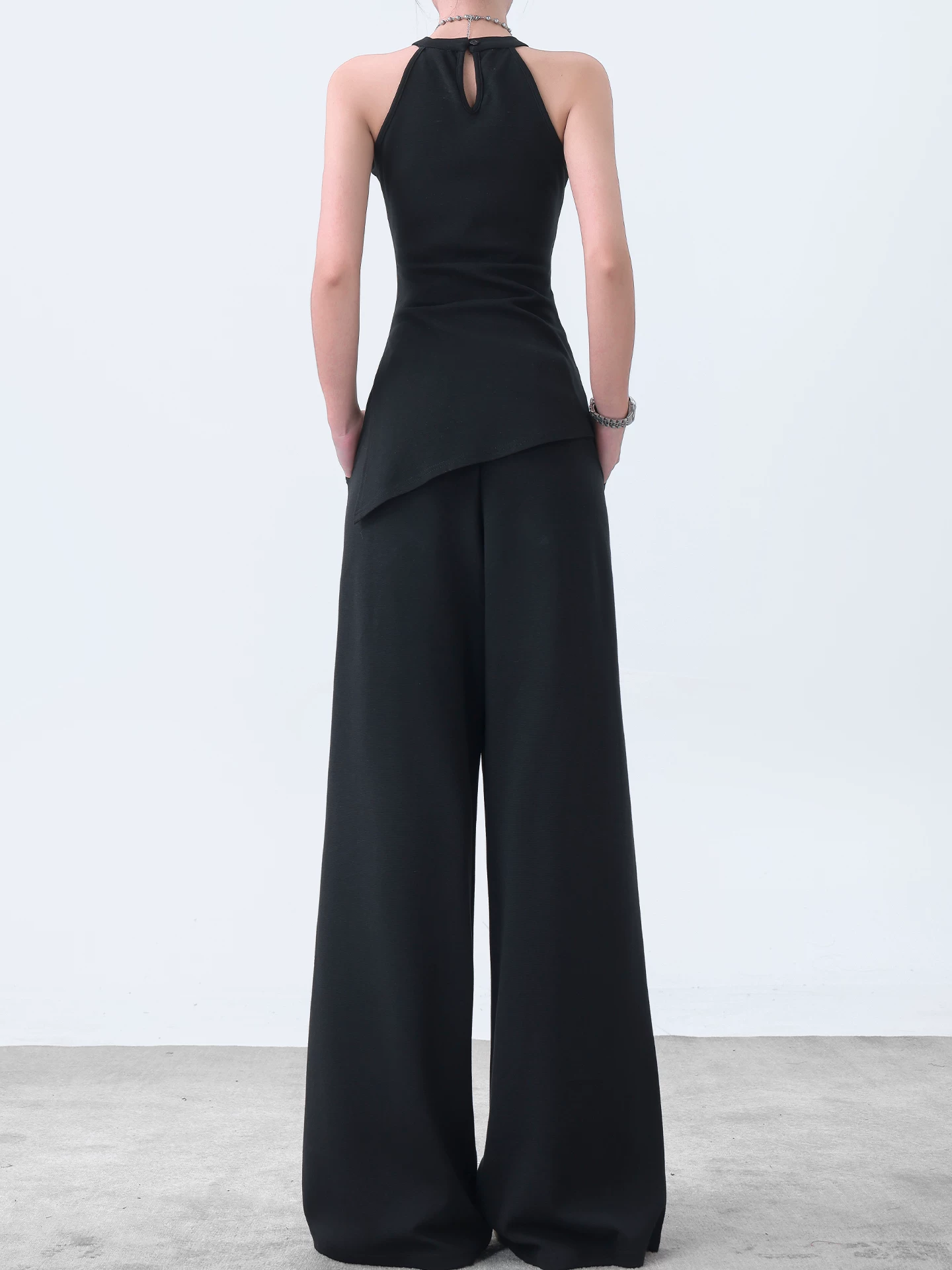 KEN STUDIO Bộ vest đen thanh lịch phong cách Hàn Quốc dành cho nữ, áo ba lỗ siêu ôm dáng và quần ống rộng dáng rộng.