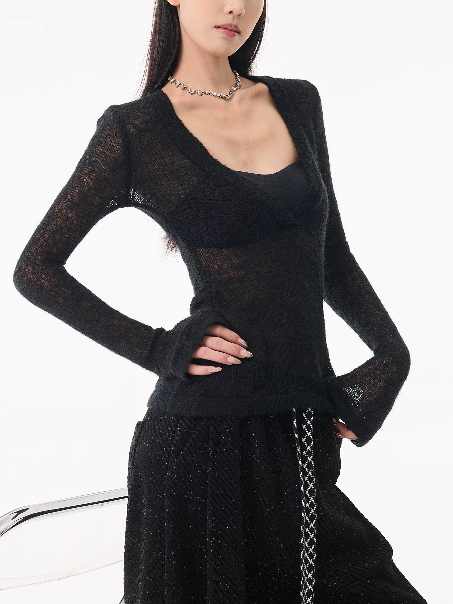 KEN STUDIO Xuân Thu Mới Màu Đen Rỗng Tay Dài Áo Len Dệt Kim Nữ Cổ Chữ V Slim Fit Áo Sơ Mi Đế Top