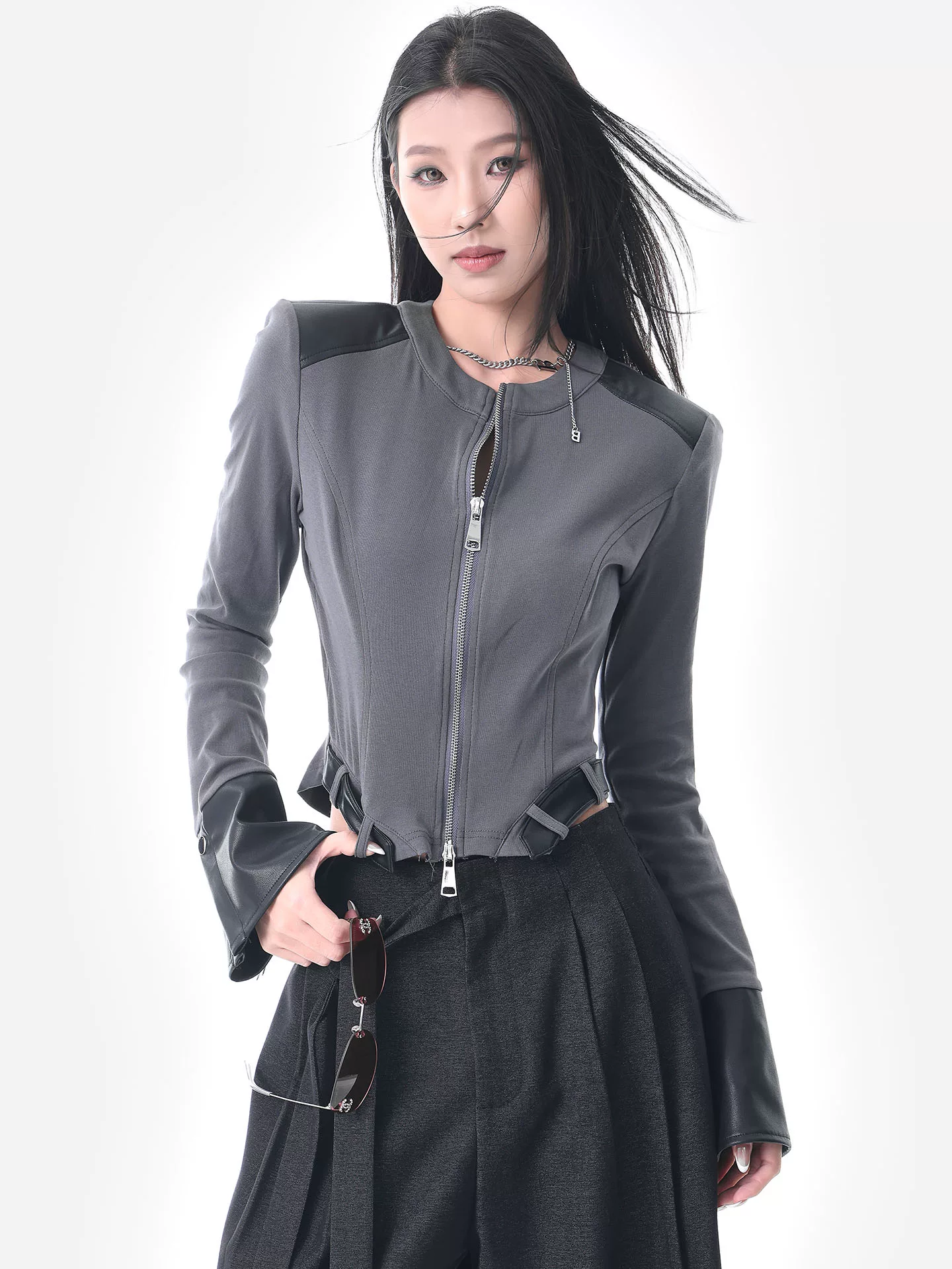 KEN STUDIO Áo thun dài tay phối da PU mùa thu mới dành cho nữ với thiết kế khóa kéo đôi và áo ngắn ôm vừa vặn