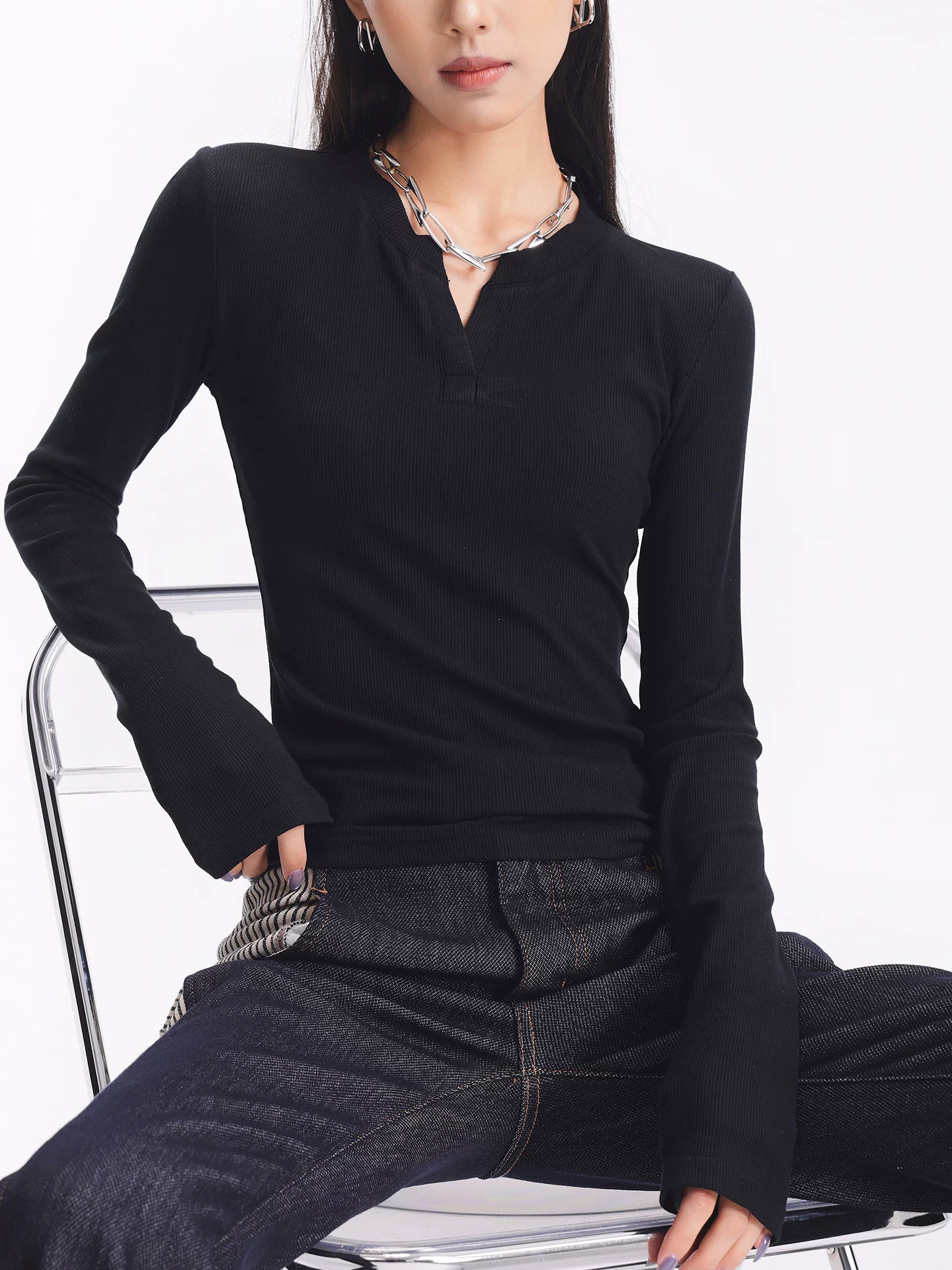 KEN STUDIO Áo dệt kim dài tay màu đen thu đông mới dành cho nữ với thiết kế cổ áo nửa hở, kiểu dáng ôm sát và áo bên trong giúp thon gọn