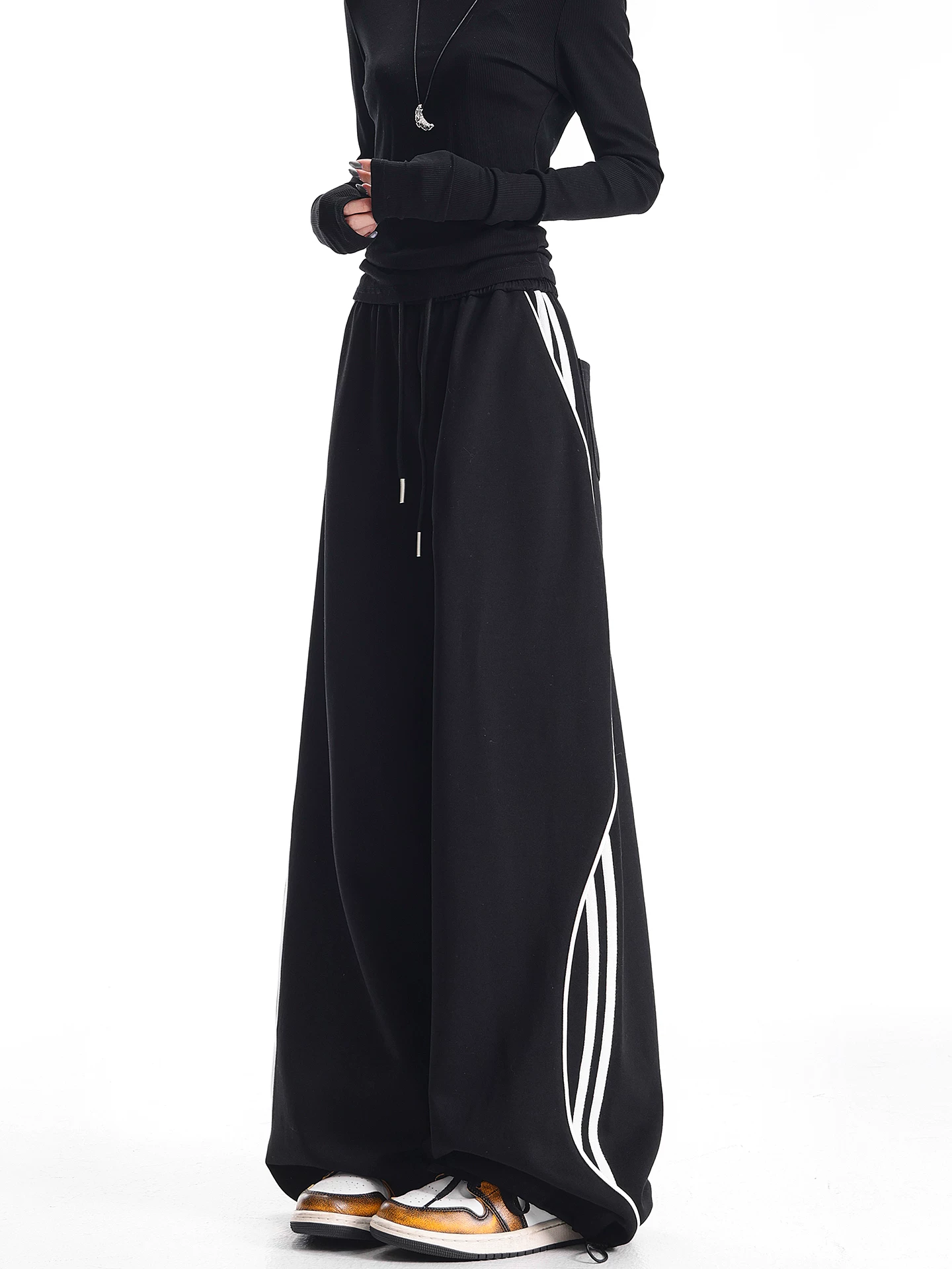 KEN STUDIO quần thể thao ba sọc màu đen phong cách Mỹ mới dành cho nữ, quần dáng rộng dáng rộng, quần thường ngày