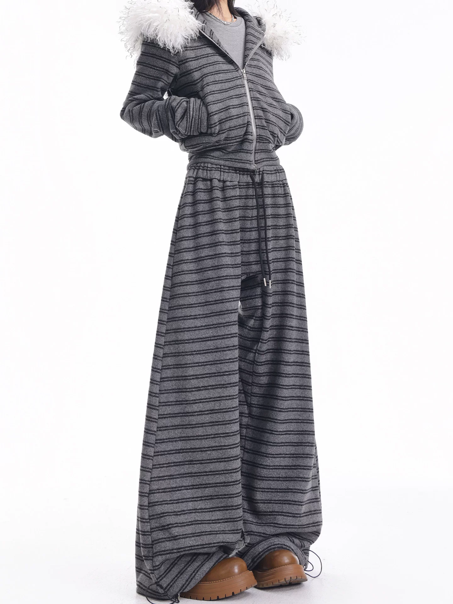 KEN STUDIO Bộ áo len sọc có mũ trùm đầu mùa thu đông dành cho nữ, áo khoác lông cừu dày và quần thể thao Bộ hai mảnh