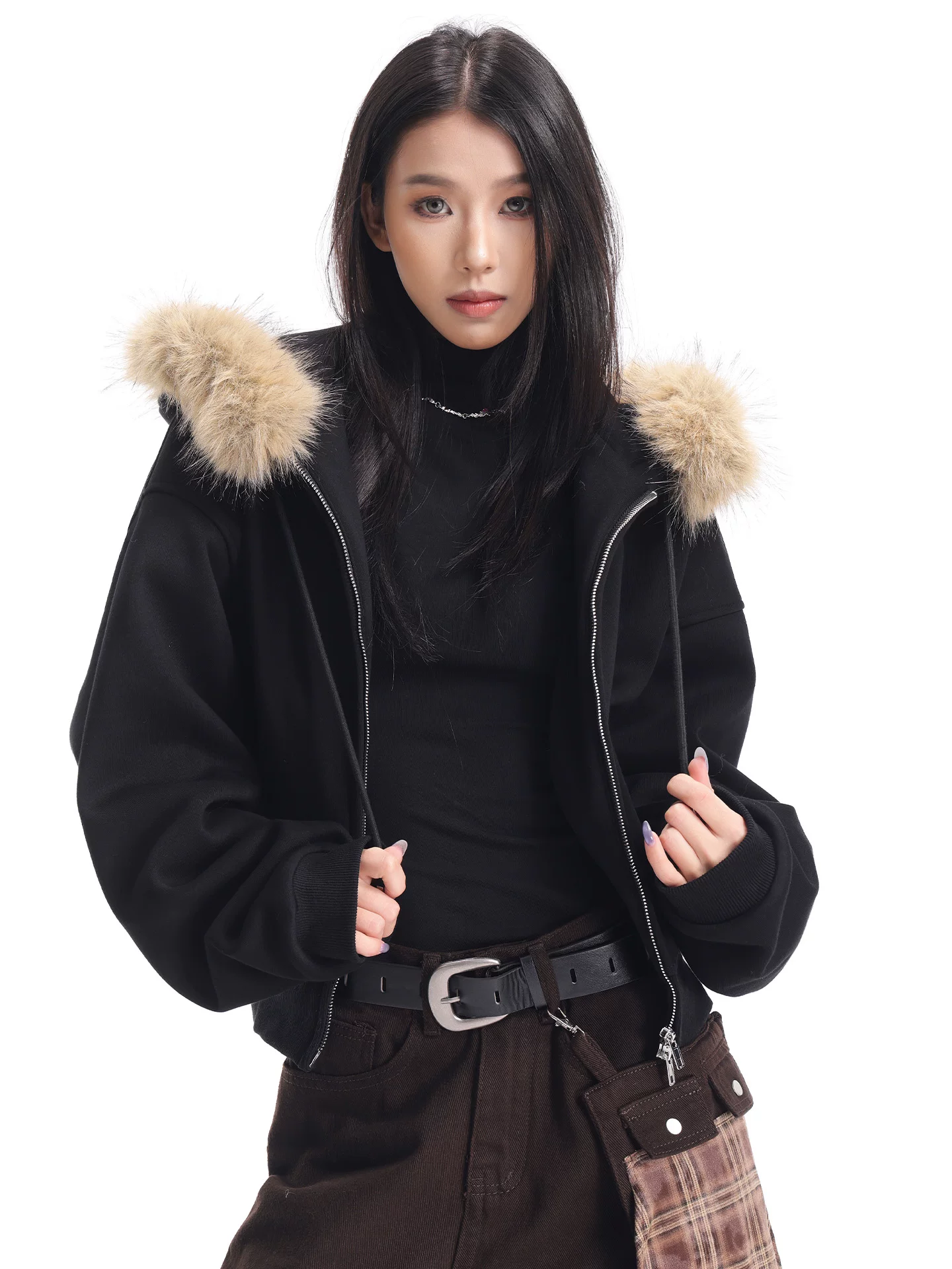 Áo khoác có mũ trùm đầu màu đen có cổ lông thú mùa thu đông mới của KEN STUDIO dành cho nữ, áo nỉ ngắn có khóa kéo dày vừa vặn