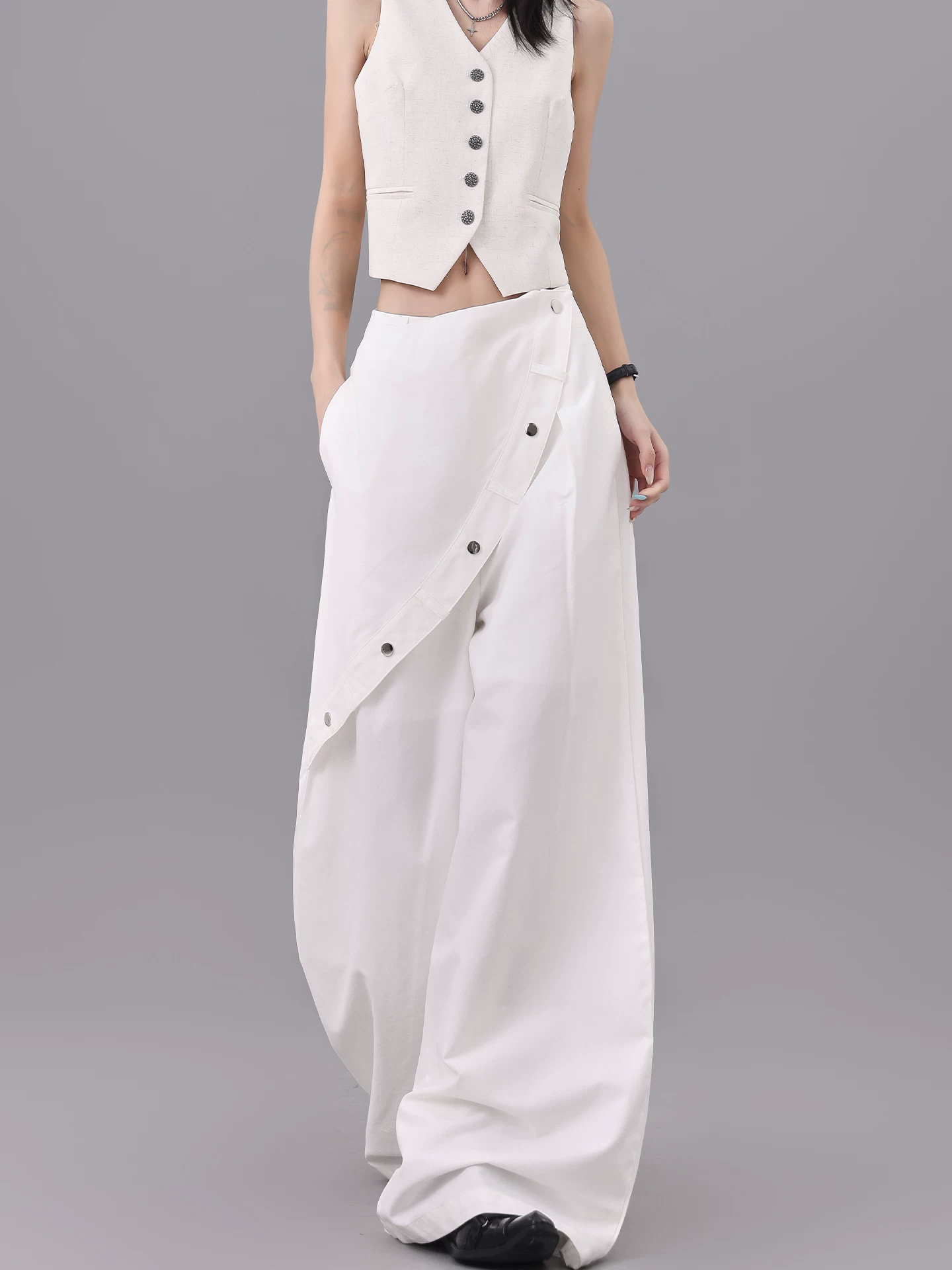 KEN STUDIO Quần dài hai mảnh giả trắng mùa hè mới, dáng rộng, tôn dáng, mềm mại, quần dài đến sàn, kiểu dáng giản dị