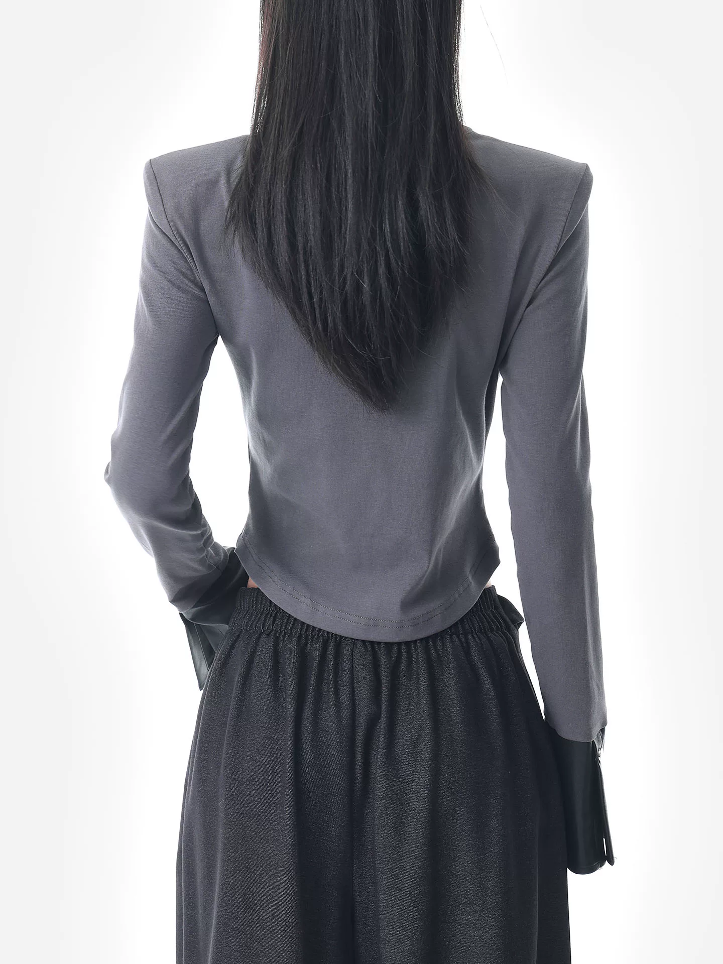 KEN STUDIO Áo thun dài tay phối da PU mùa thu mới dành cho nữ với thiết kế khóa kéo đôi và áo ngắn ôm vừa vặn