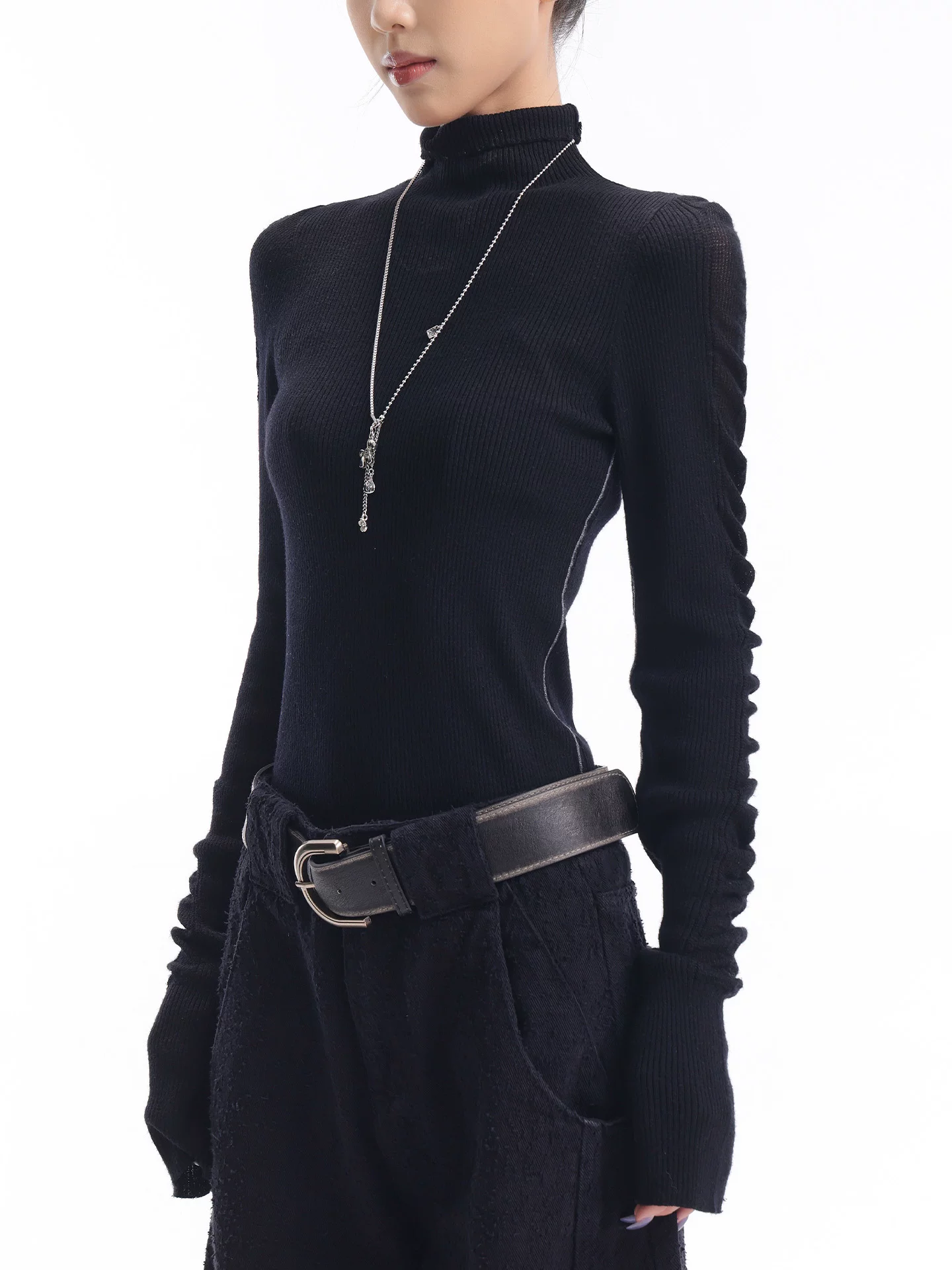 KEN STUDIO Áo thun dài tay màu đen mới thu đông của KEN STUDIO Áo thun dệt kim cổ cao ôm sát bên trong dành cho nữ