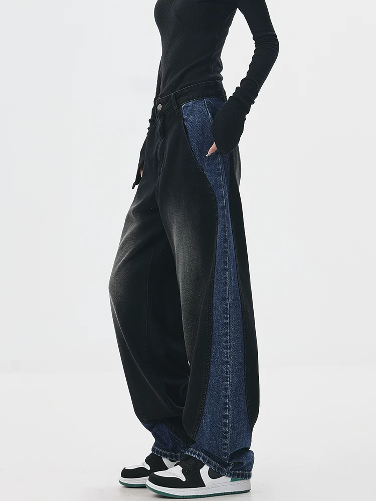 Quần jean mới mùa thu của KEN STUDIO dành cho nữ với thiết kế phối màu chắp vá, quần dài ống rộng dáng rộng.