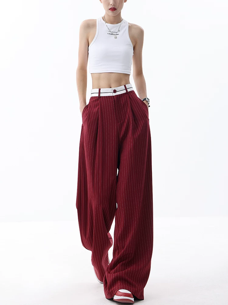 Quần vest sọc mỏng mùa hè của KEN STUDIO dành cho nữ với thiết kế phối màu tương phản và thiết kế xếp nếp, quần ống rộng dài đến sàn