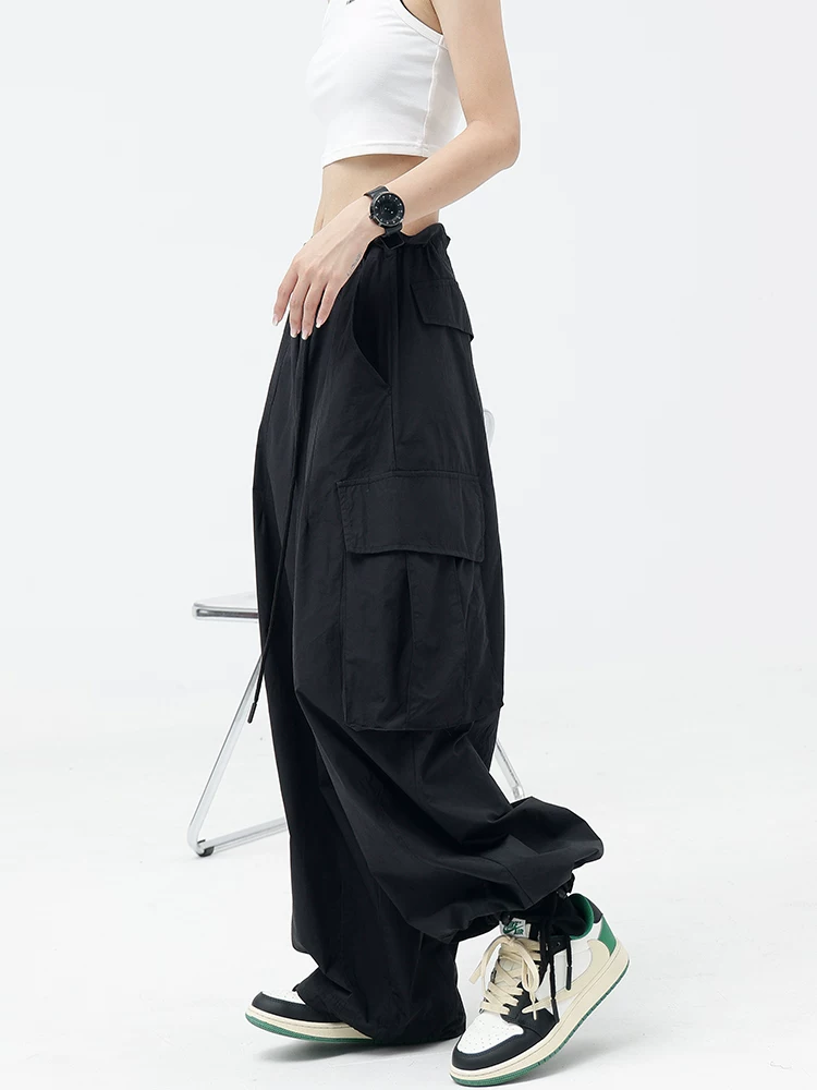 Quần cargo phong cách đường phố kiểu Mỹ màu đen của KEN STUDIO dành cho nữ, quần ống rộng kiểu cổ điển mùa xuân thu mới có ống quần bo gấu.