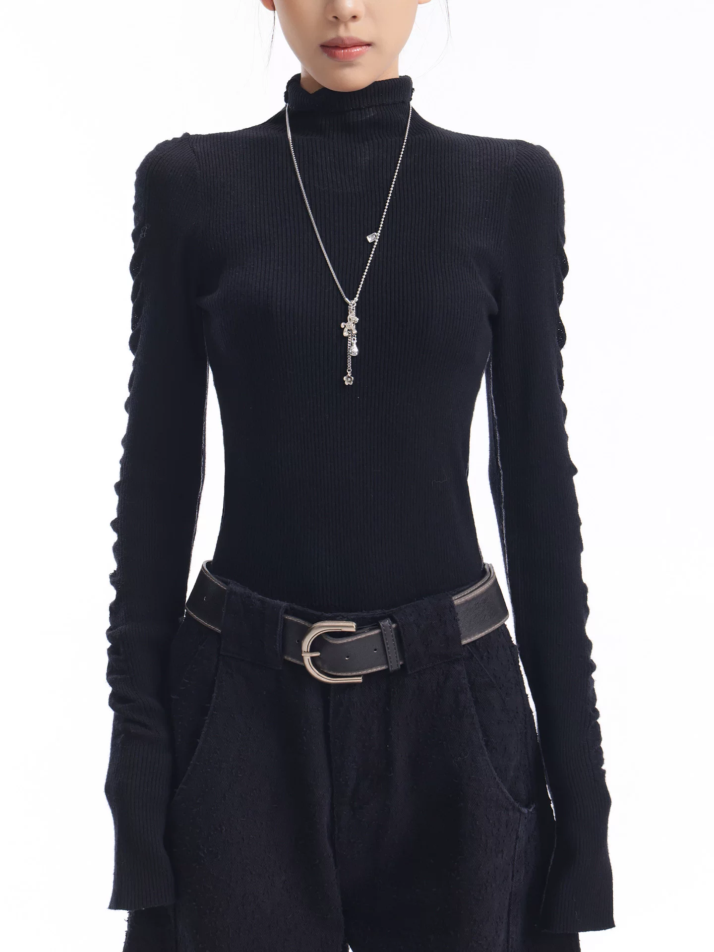 KEN STUDIO Áo thun dài tay màu đen mới thu đông của KEN STUDIO Áo thun dệt kim cổ cao ôm sát bên trong dành cho nữ