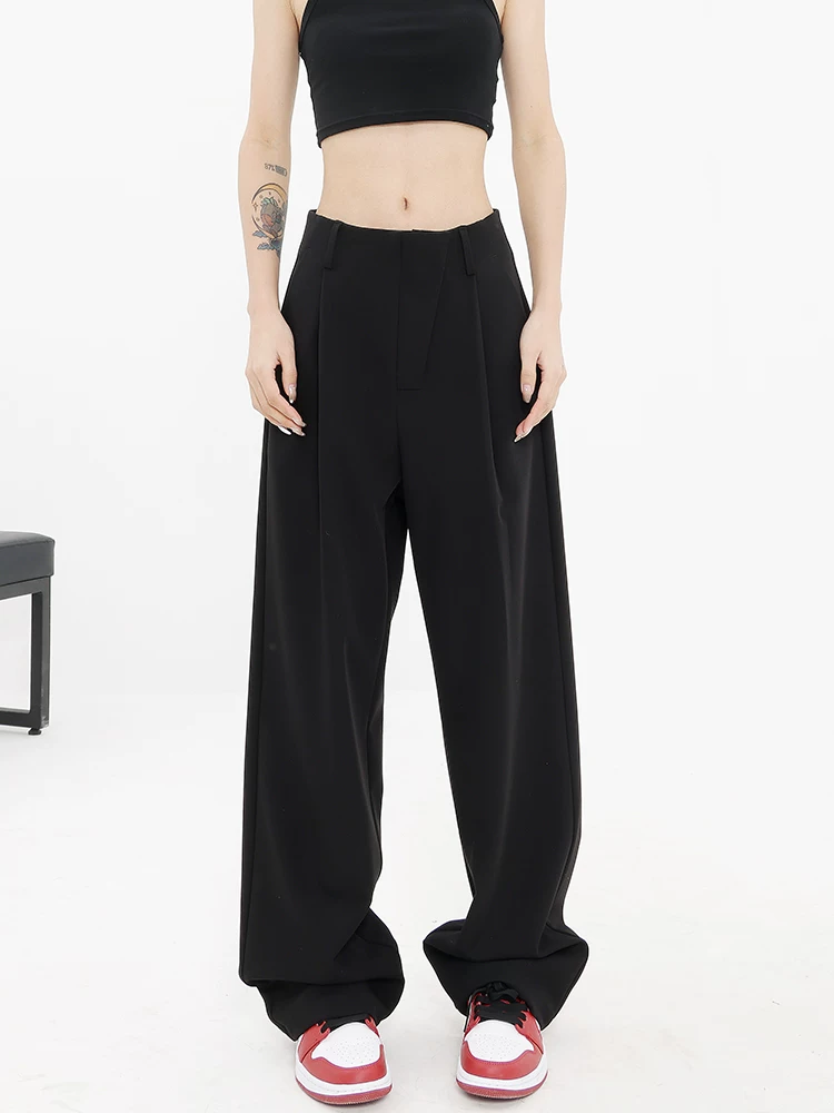 Quần âu đen thiết kế độc quyền của KEN STUDIO dành cho nữ, mùa xuân thu 2025, kiểu dáng rộng rãi, thoải mái.