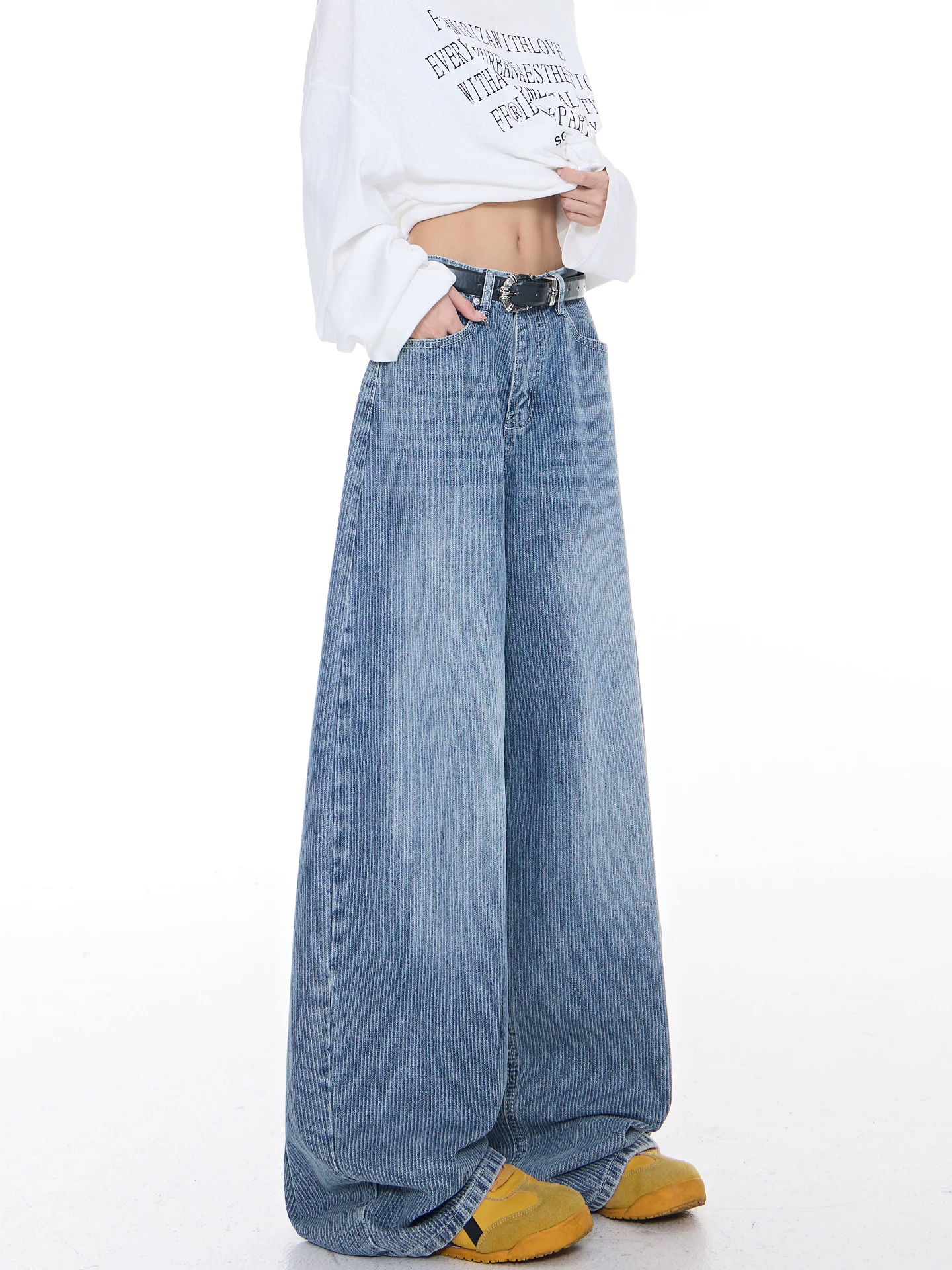 Quần jean kiểu Mỹ cổ điển có lót lông cừu mùa thu đông của KEN STUDIO dành cho nữ, quần ống rộng lưng cao dáng rộng.